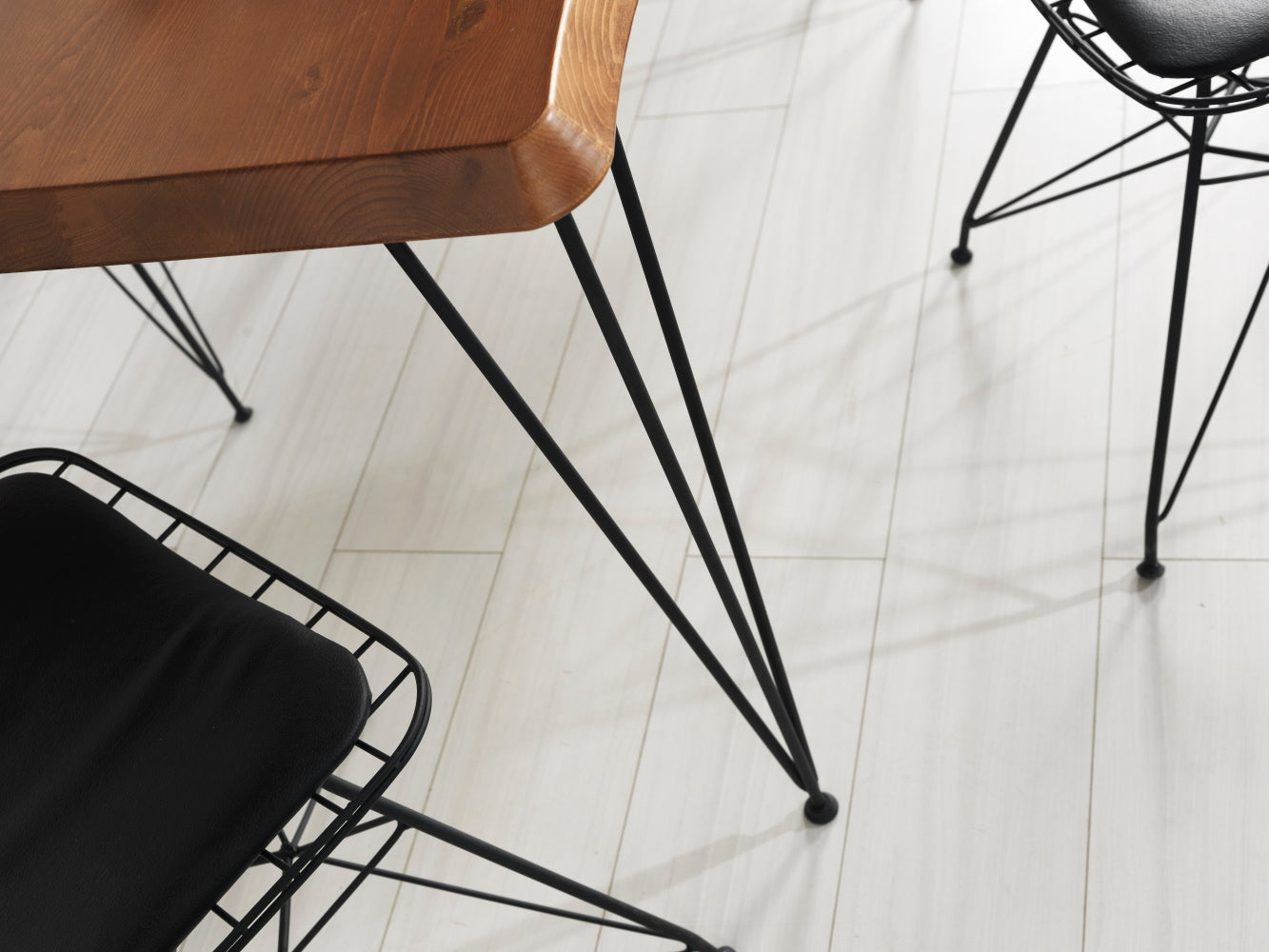 Zambak Dining Table