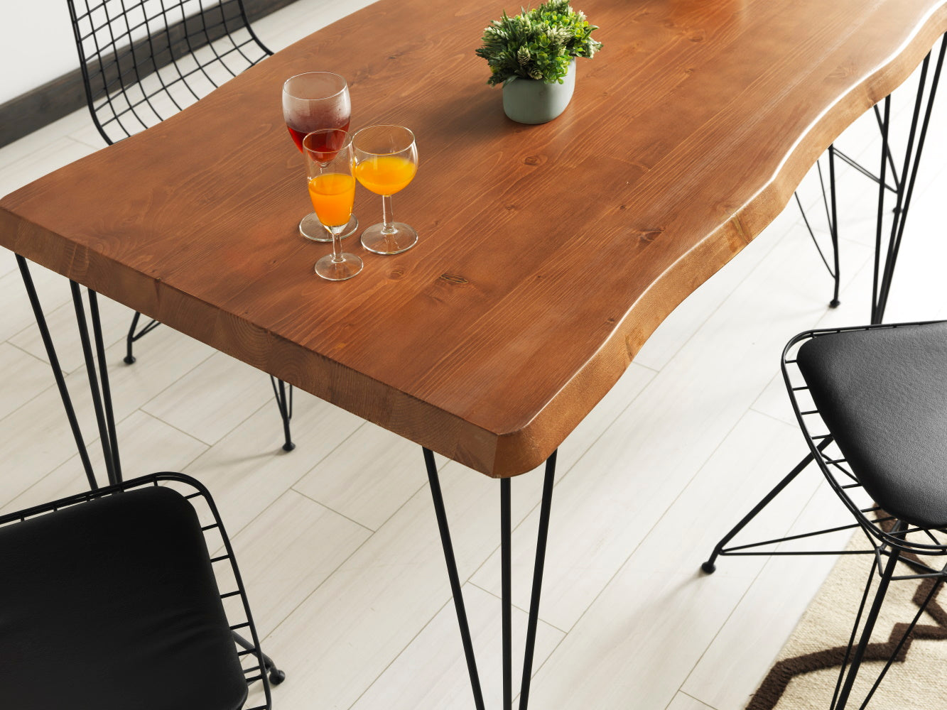Zambak Dining Table