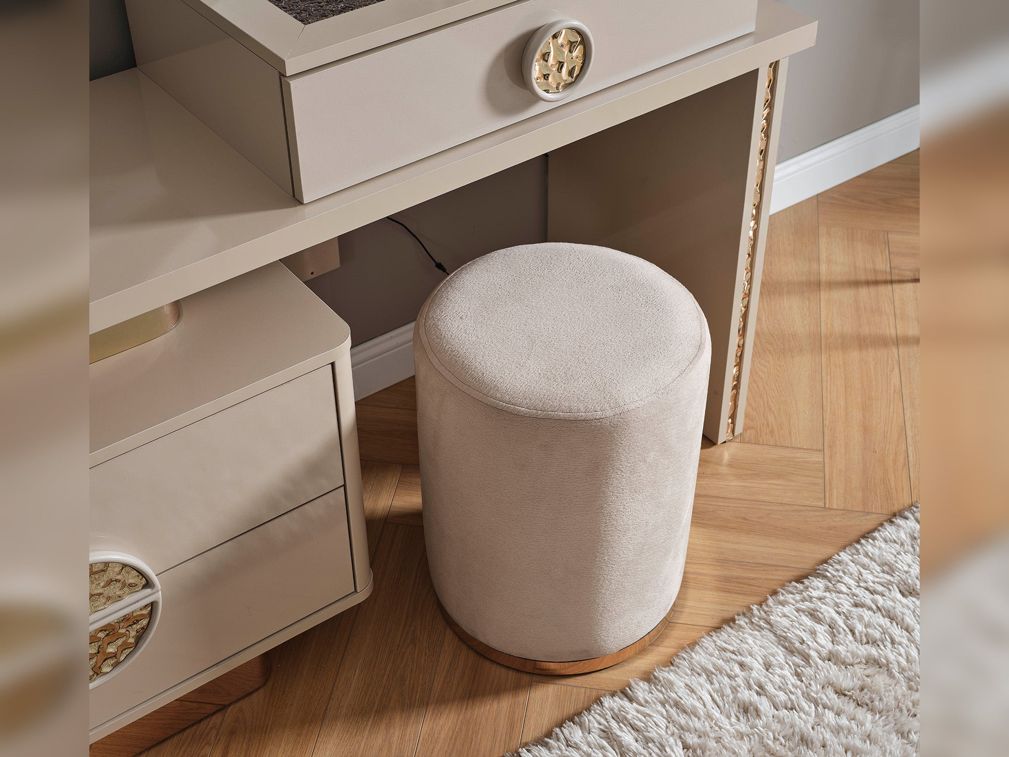 Armoni Elf Dresser With Mirror & Ottoman