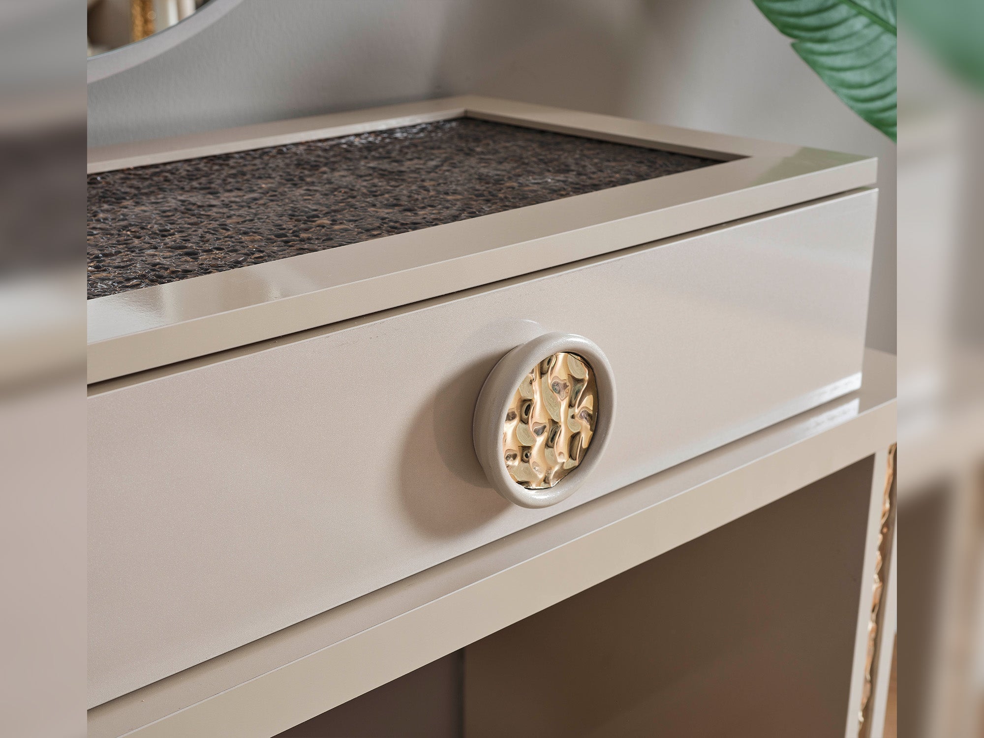 Armoni Elf Dresser With Mirror & Ottoman