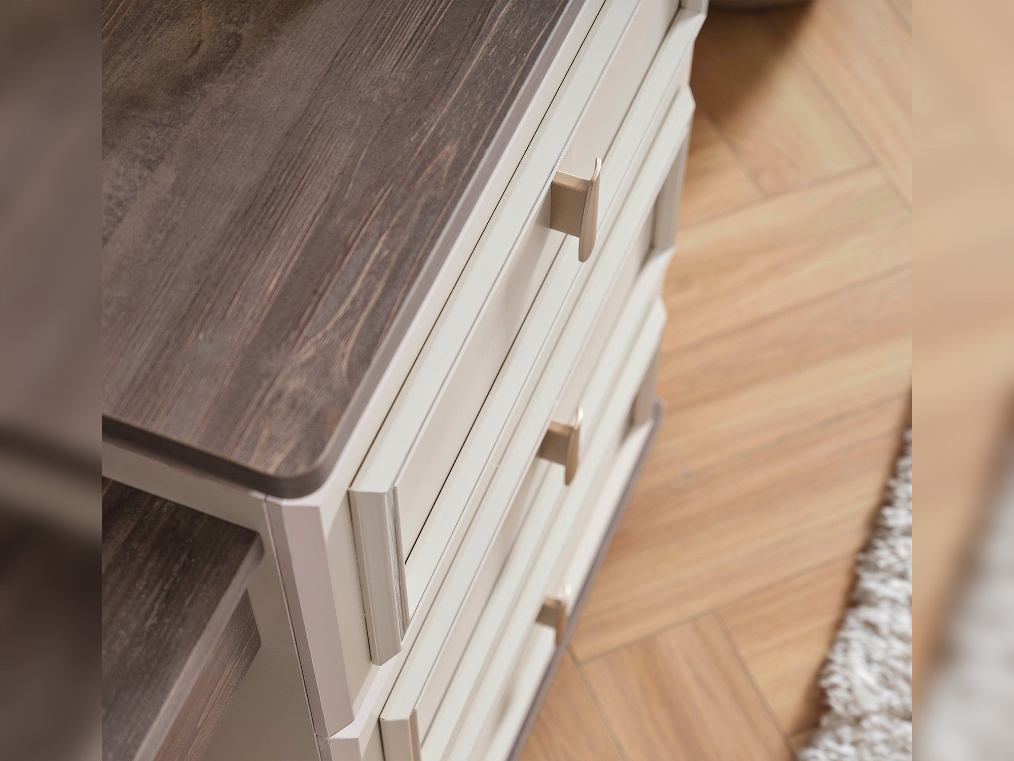 Carmen Bedroom (Queen Frame With Headboard & Dresser With Mirror & Ottoman & 2 Nightstand)