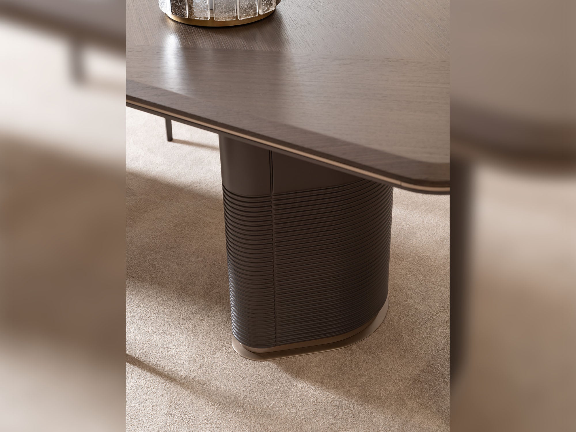 Corte Dining Table