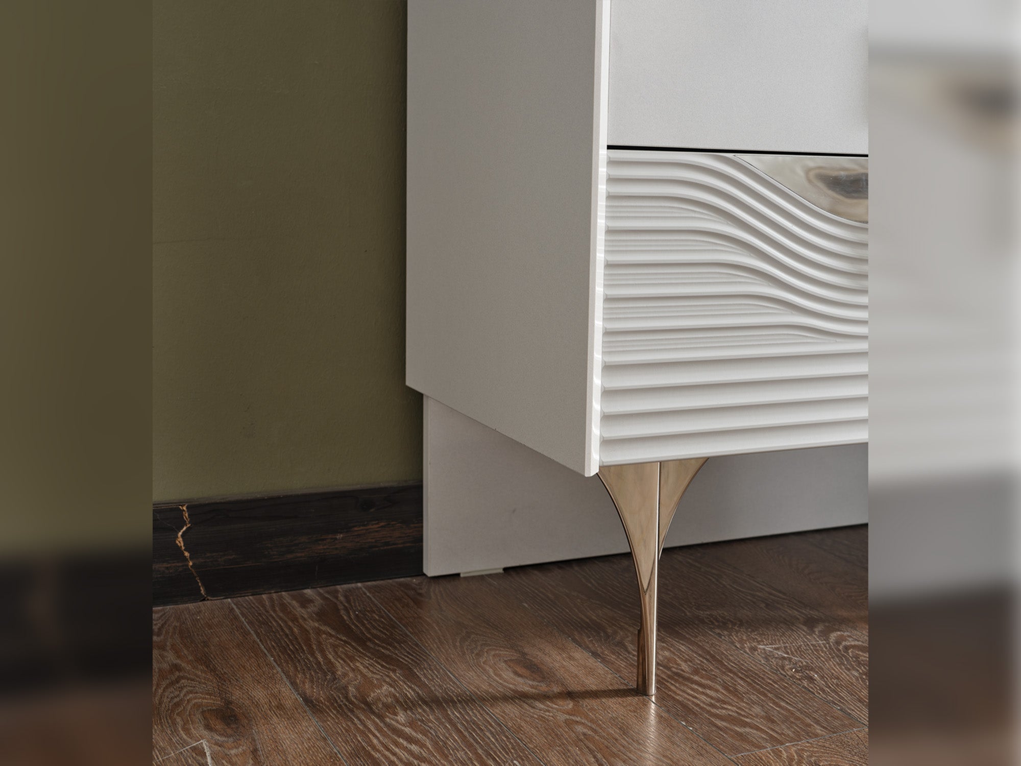 Esperanza Bedroom (Queen Frame With Headboard & Dresser With Mirror & Ottoman & 2 Nightstand)