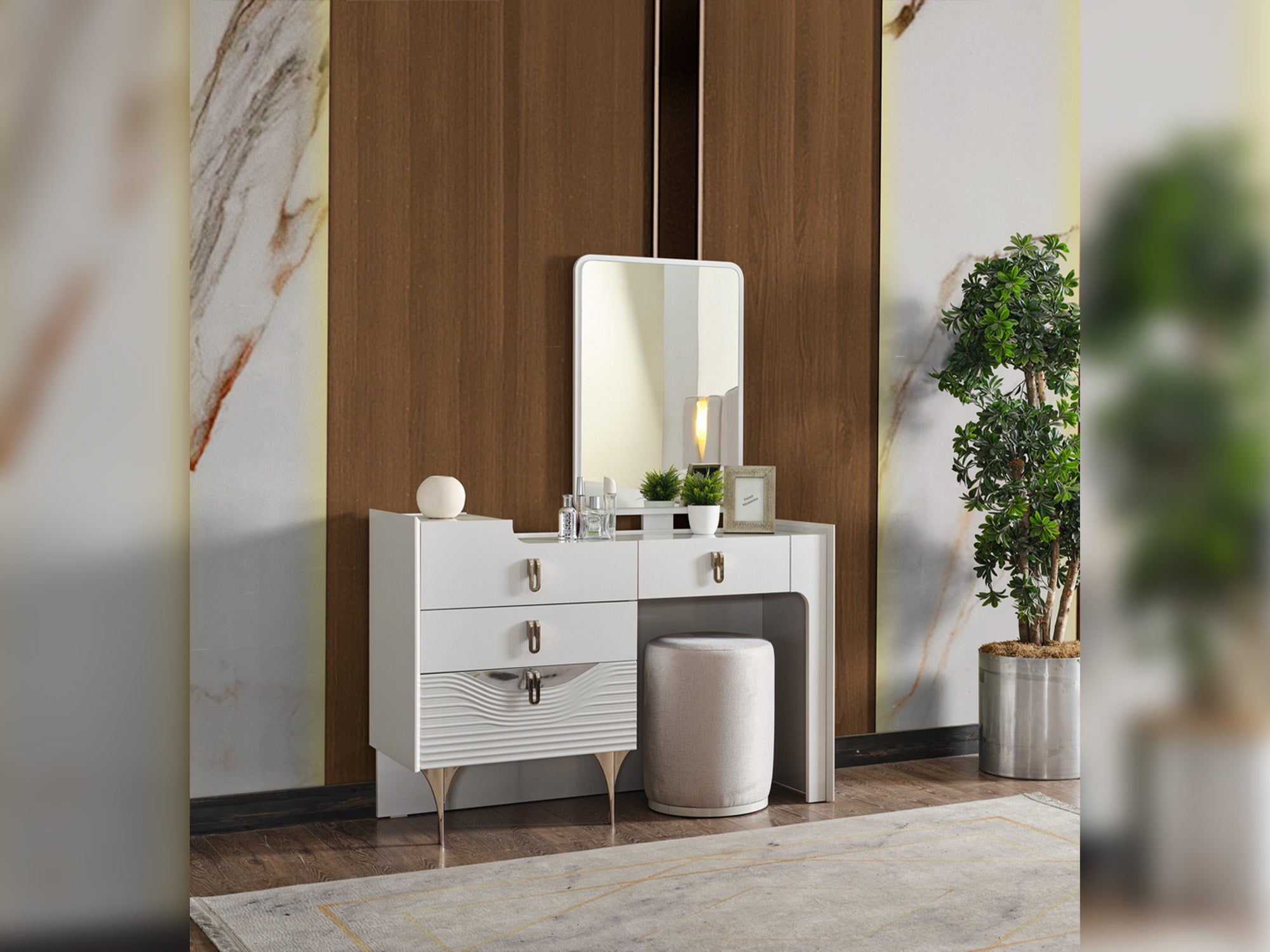 Esperanza Bedroom (Queen Frame With Headboard & Dresser With Mirror & Ottoman & 2 Nightstand)