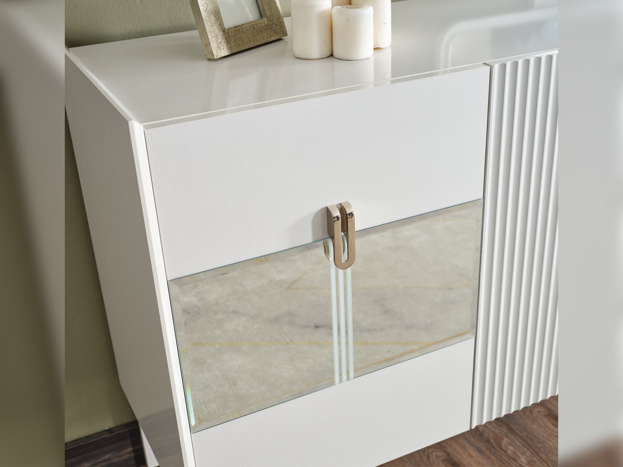 Esperanza Diningroom (Consol With Mirror & Dining Table & 6 Dining Chair)