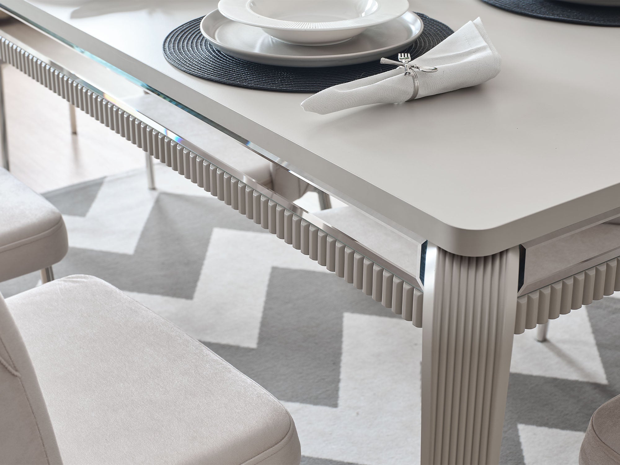 Hare Diningroom (Consol With Mirror & Dining Table & 6 Dining Chair)
