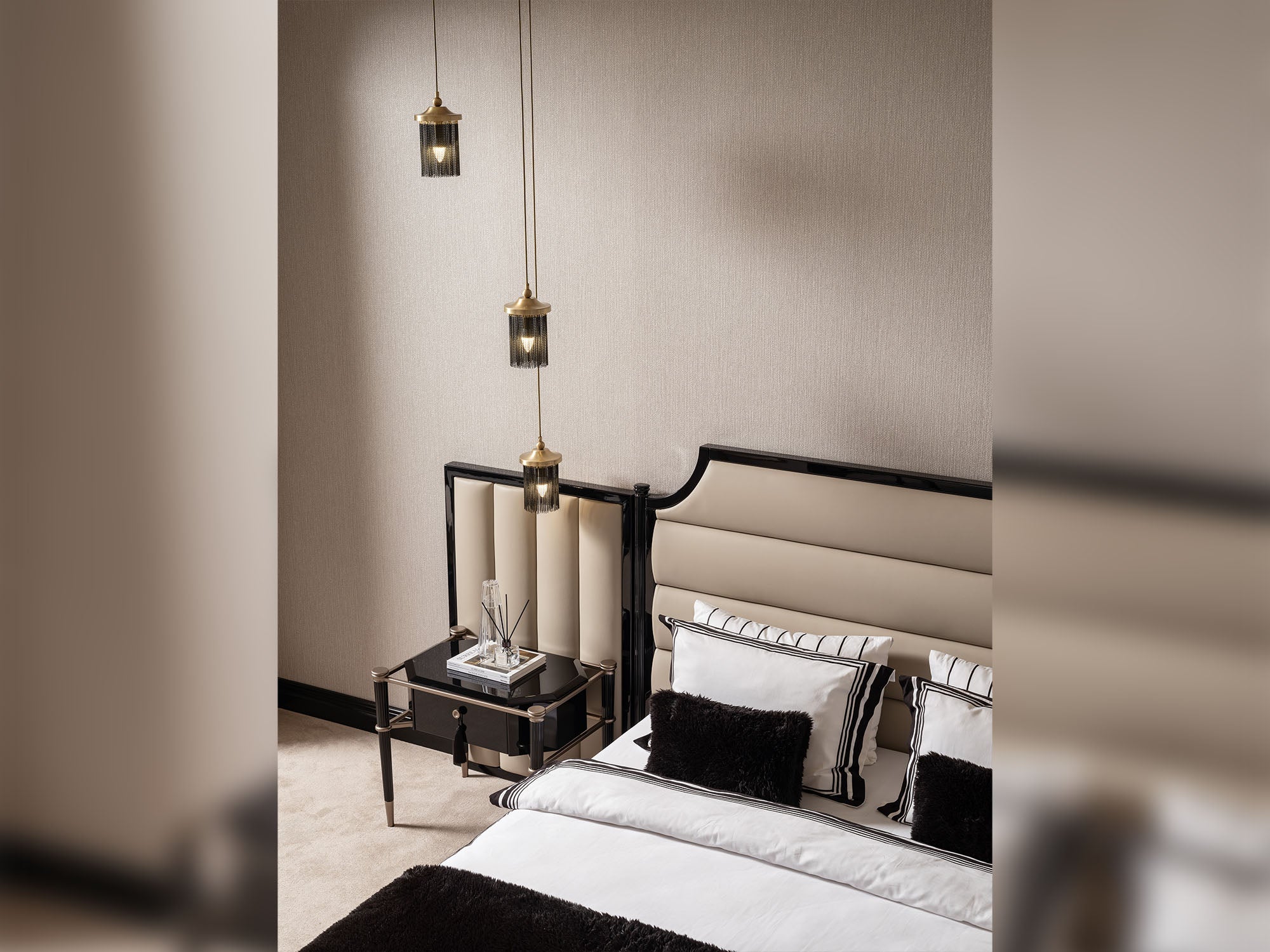 Istanbul Bedroom (Queen Frame With Headboard & Dresser With Mirror & Ottoman & 2 Nightstand & Bench)
