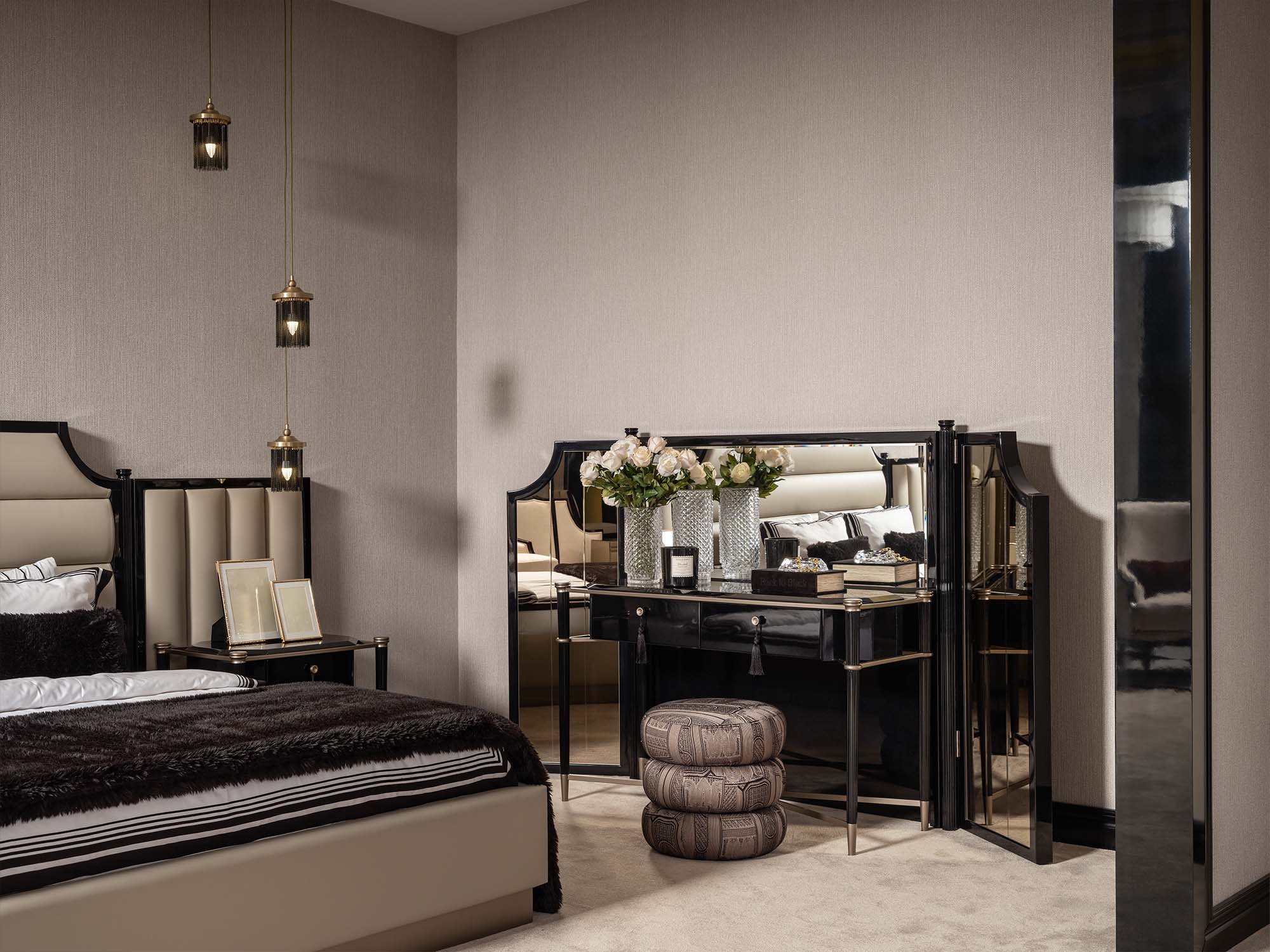 Istanbul Bedroom (Queen Frame With Headboard & Dresser With Mirror & Ottoman & 2 Nightstand & Bench)