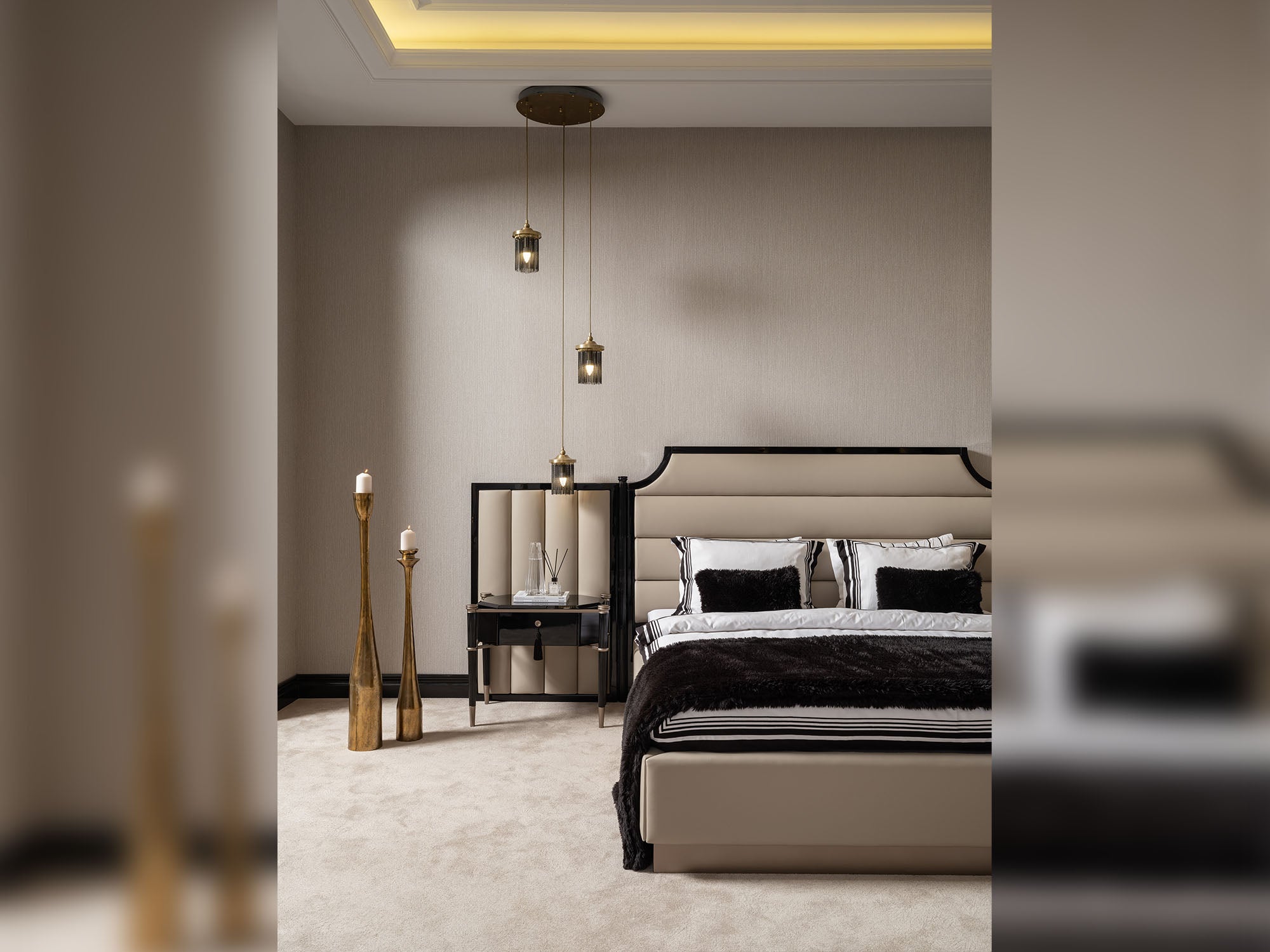 Istanbul Bedroom (Queen Frame With Headboard & Dresser With Mirror & Ottoman & 2 Nightstand & Bench)