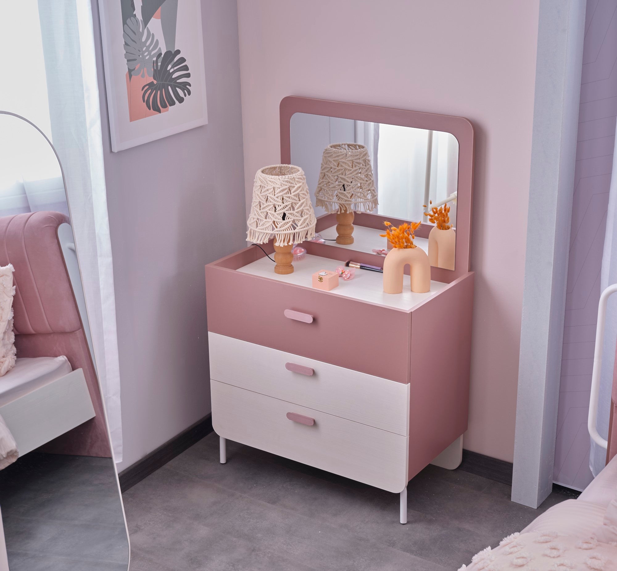Linda Chiffonier With Mirror