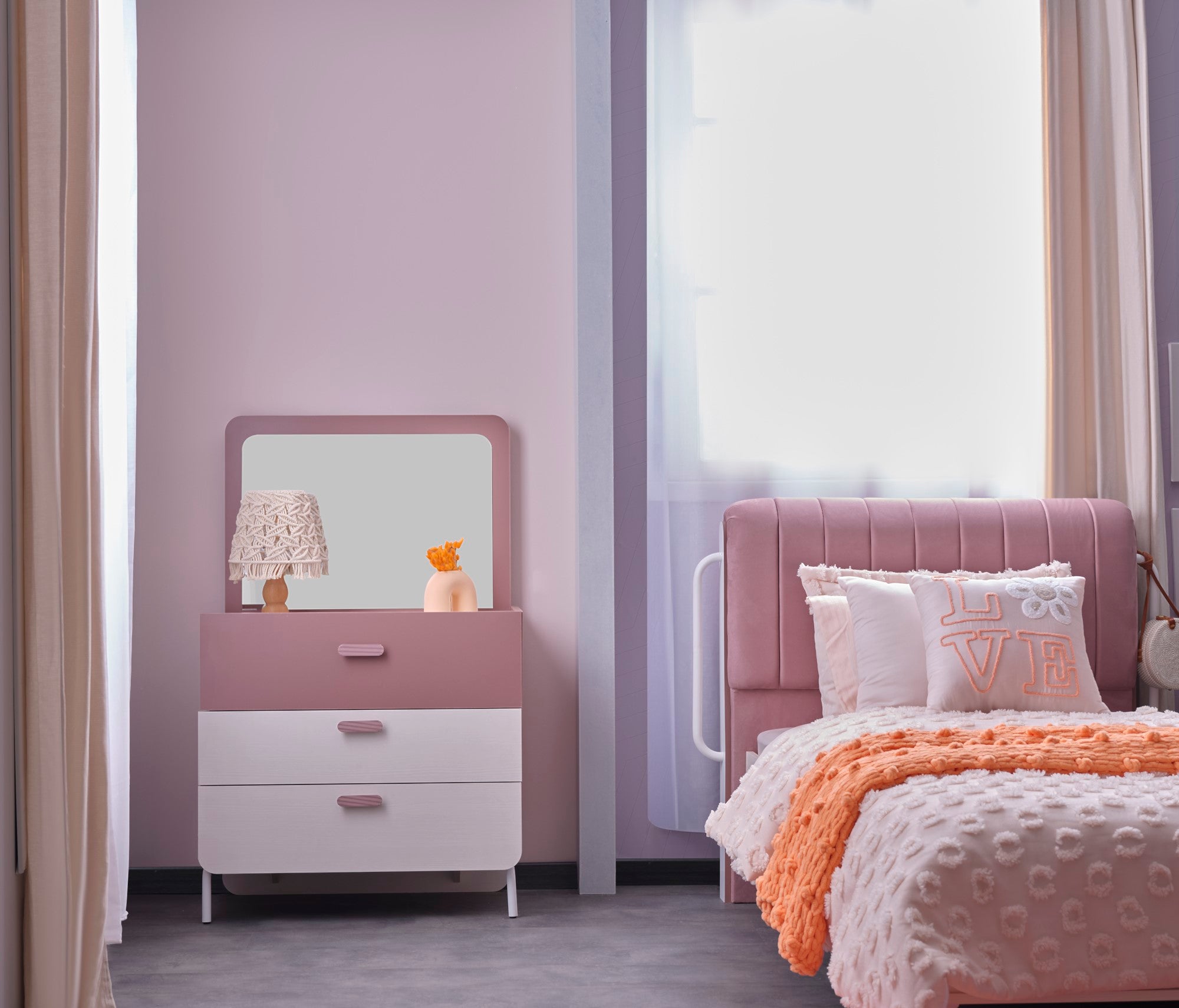 Linda Chiffonier With Mirror