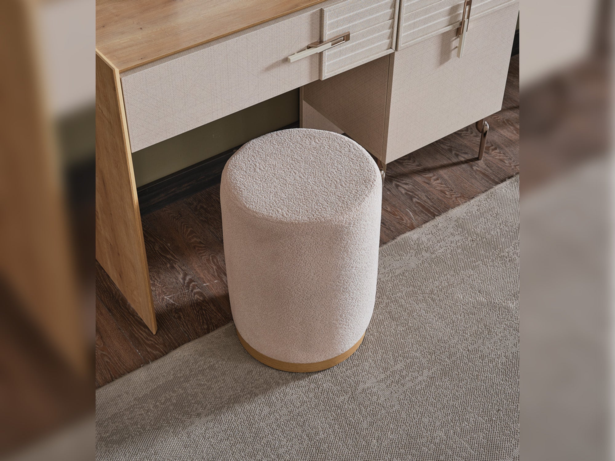 Lugano Bedroom (Queen Frame With Headboard & Dresser With Mirror & Ottoman & 2 Nightstand)