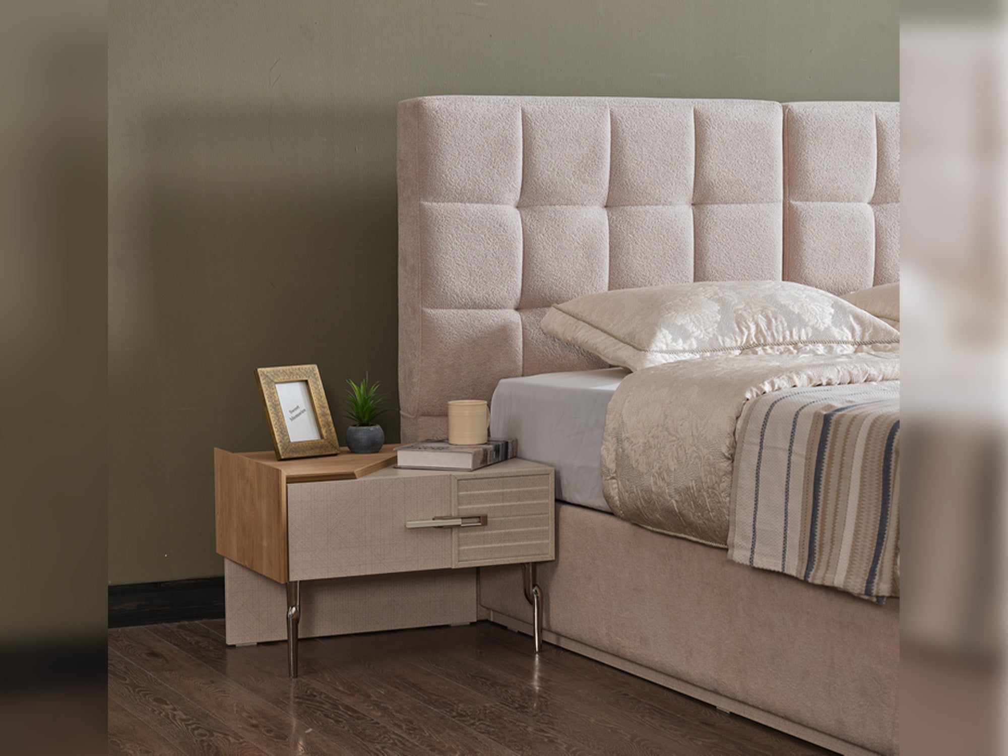 Lugano Bedroom (Queen Frame With Headboard & Dresser With Mirror & Ottoman & 2 Nightstand)