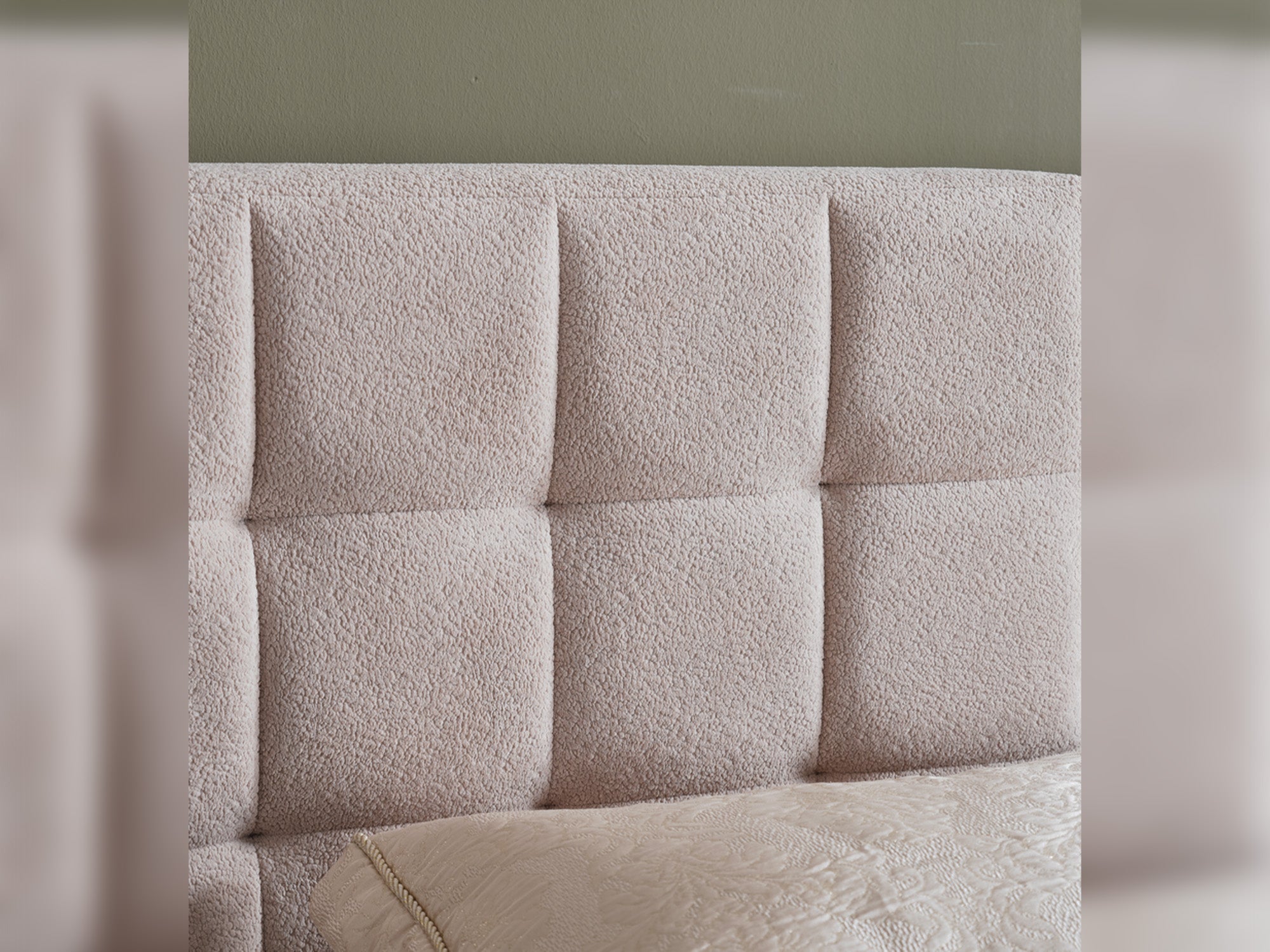 Lugano Bedroom (Queen Frame With Headboard & Dresser With Mirror & Ottoman & 2 Nightstand)