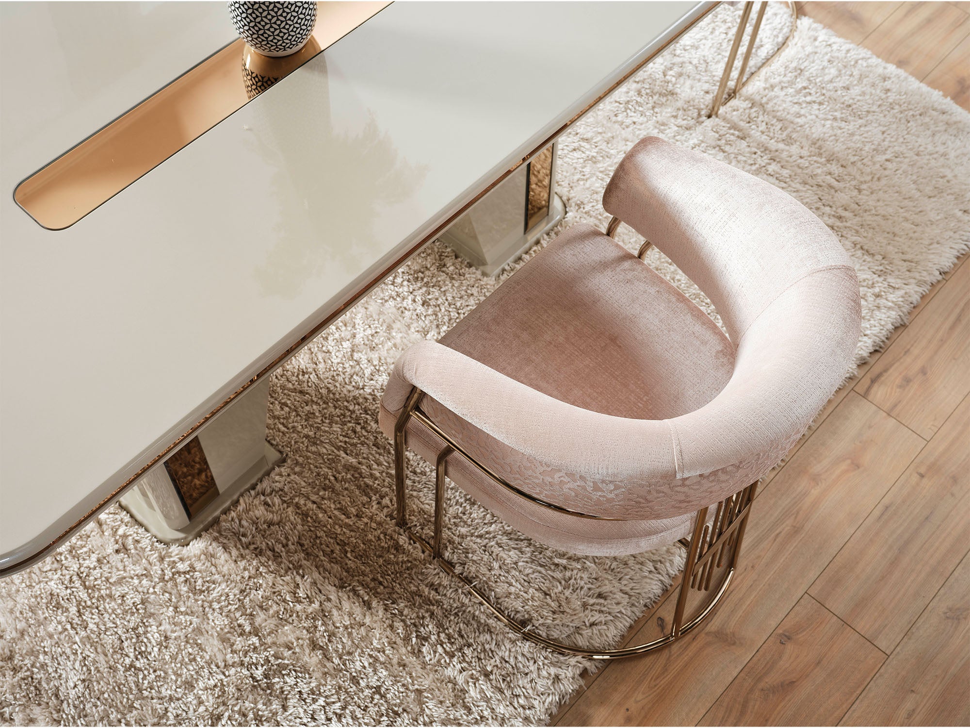 Lumina Diningroom (Consol With Mirror & Dining Table & 6 Dining Chair)