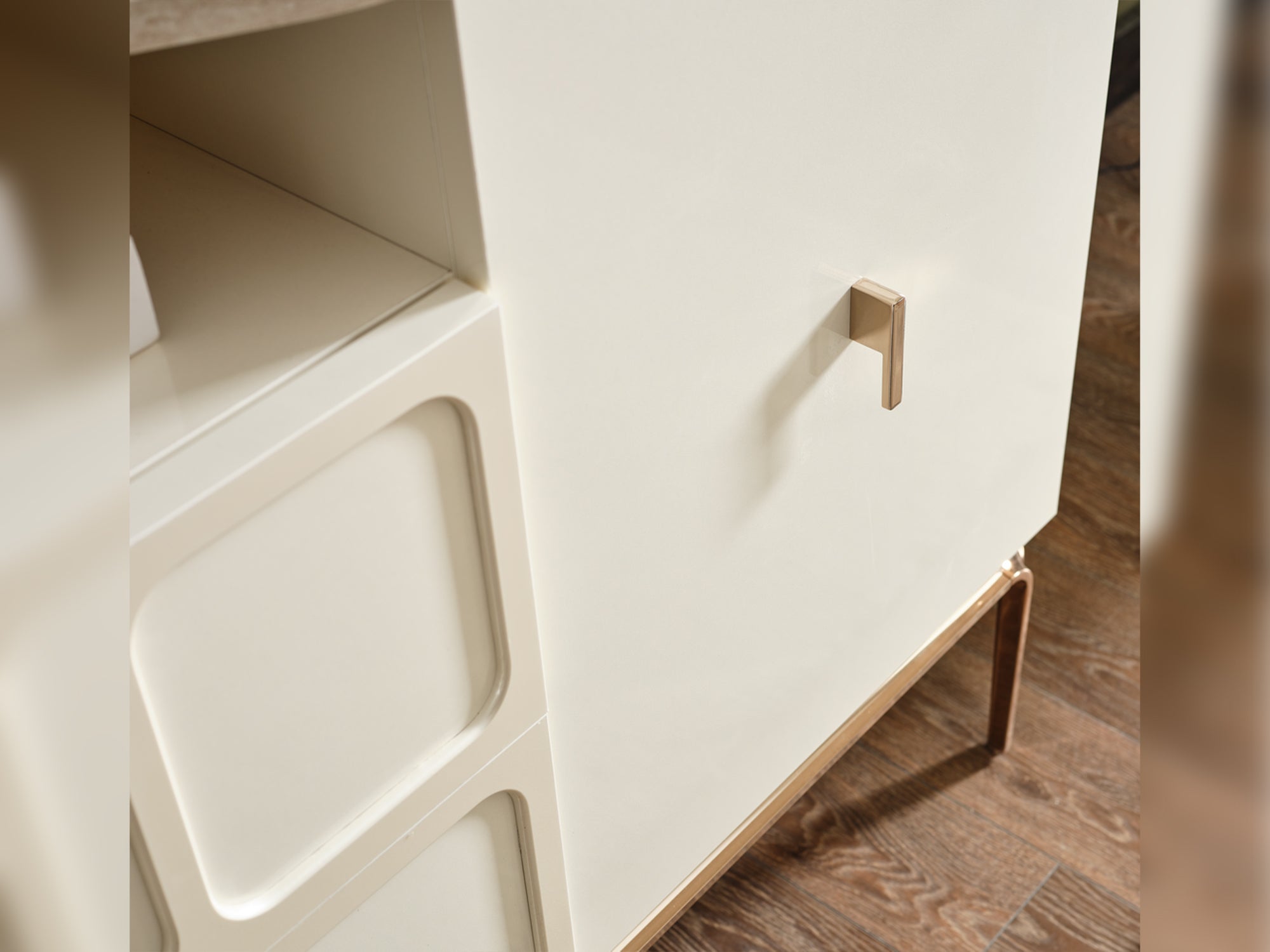 Pamukkale Bedroom (Queen Frame With Headboard & Dresser With Mirror & Ottoman & 2 Nightstand)