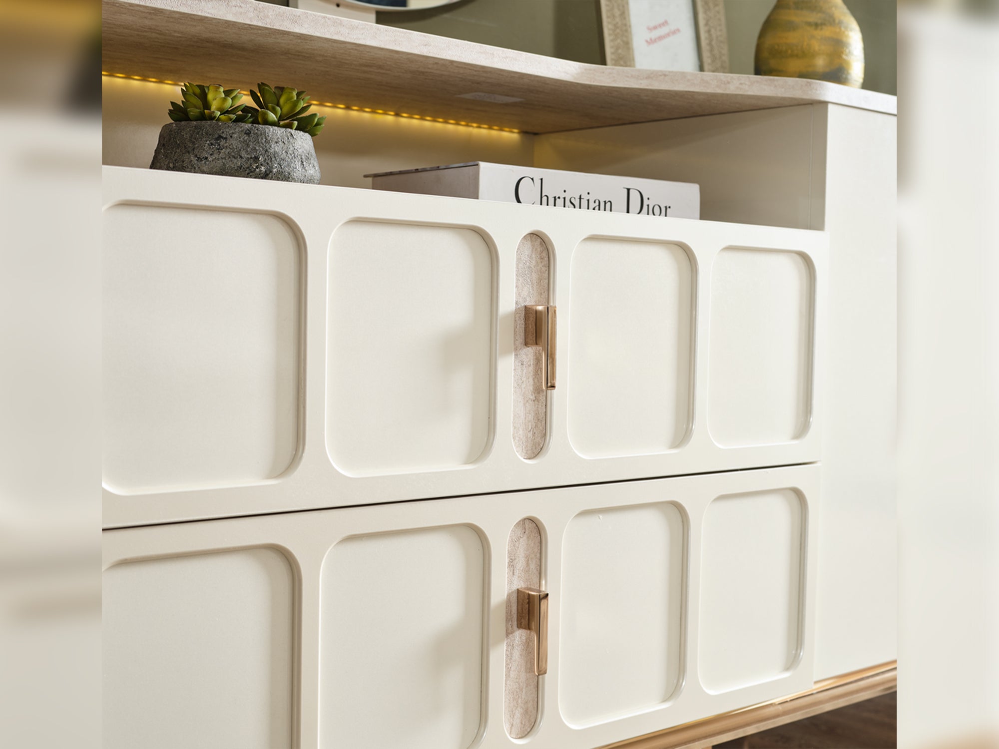 Pamukkale Bedroom (Queen Frame With Headboard & Dresser With Mirror & Ottoman & 2 Nightstand)