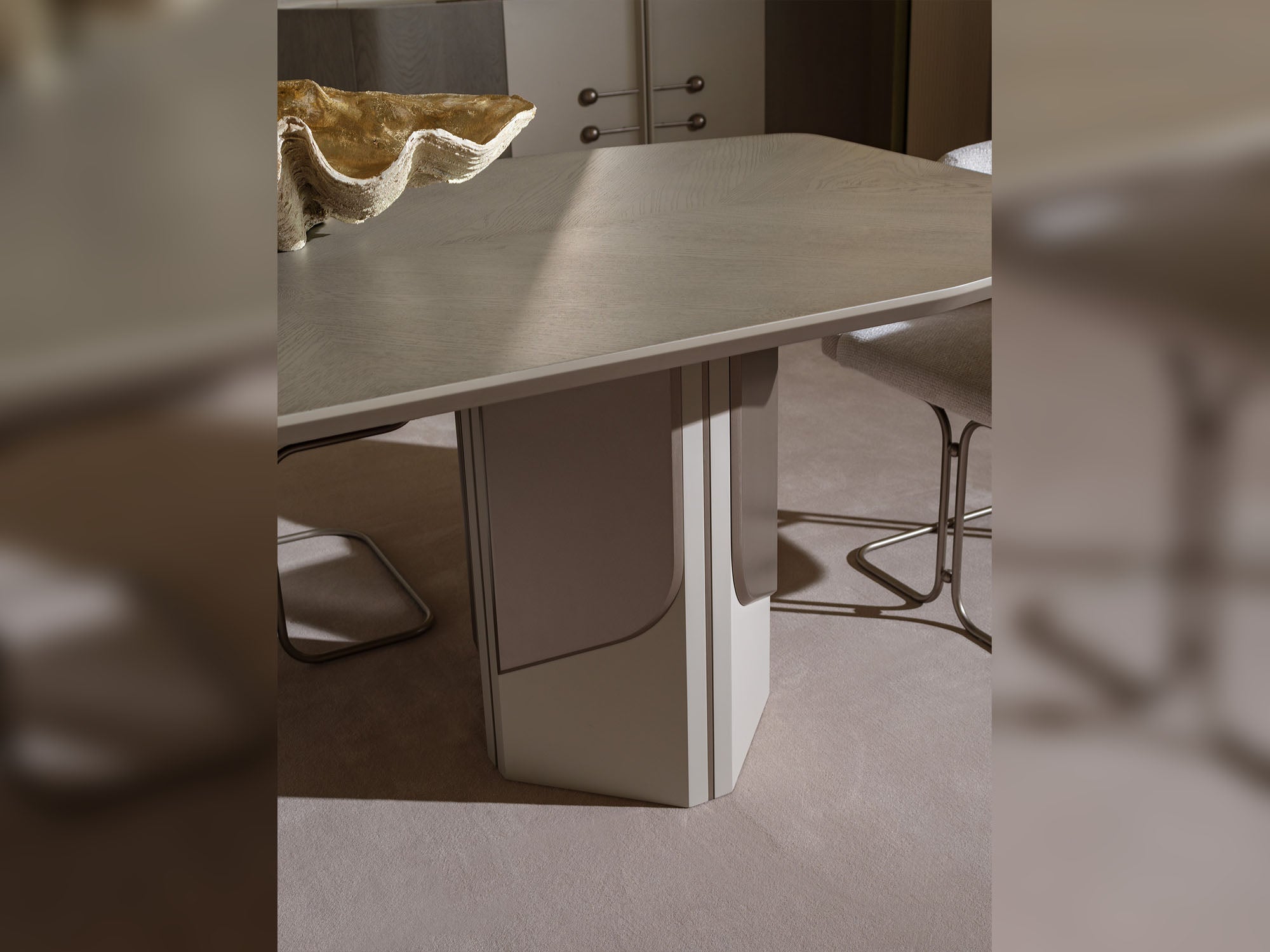 Ricamo Diningroom (Consol With Mirror & Dining Table & 6 Dining Chair)