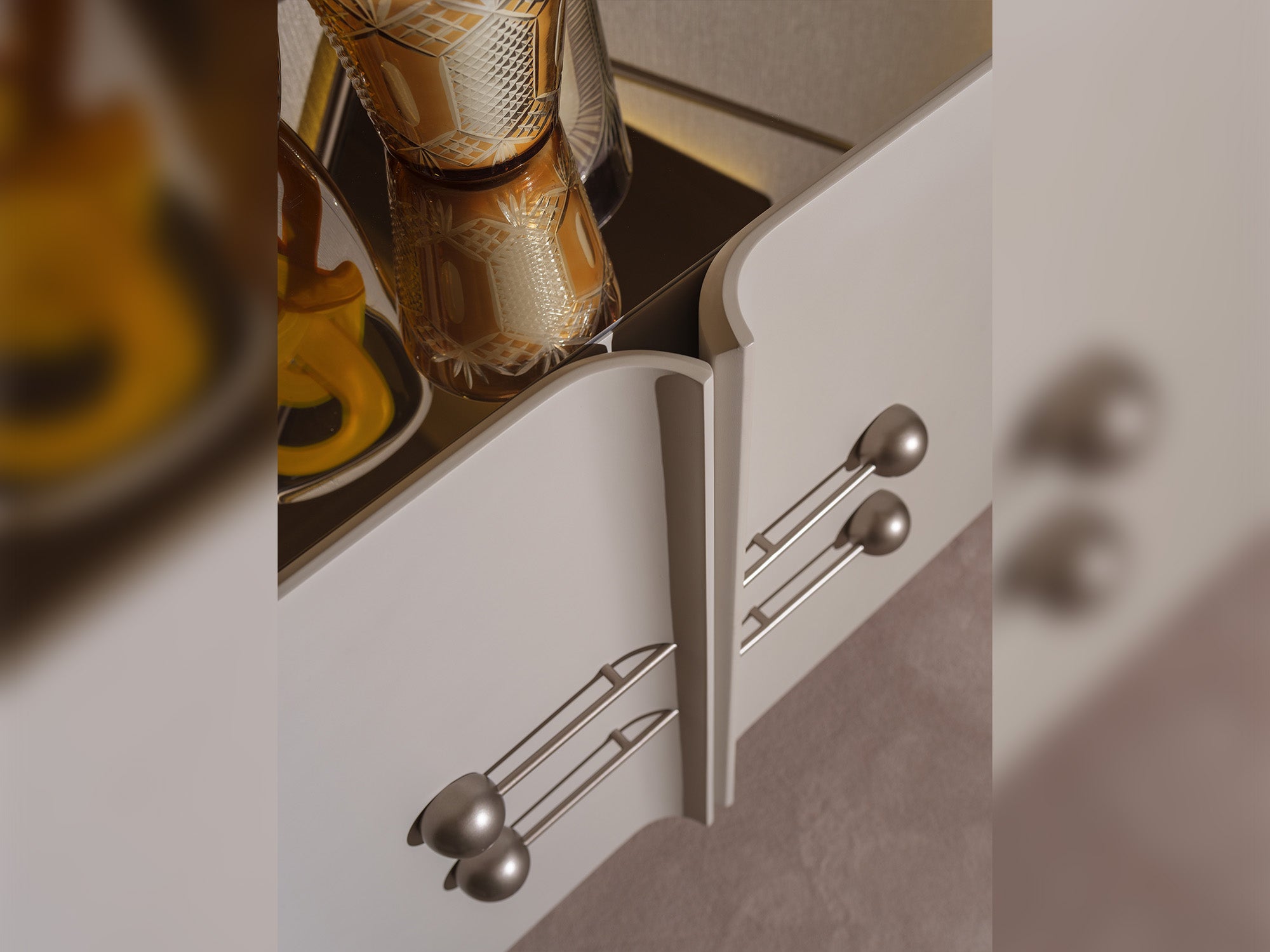 Ricamo Consol With Mirror