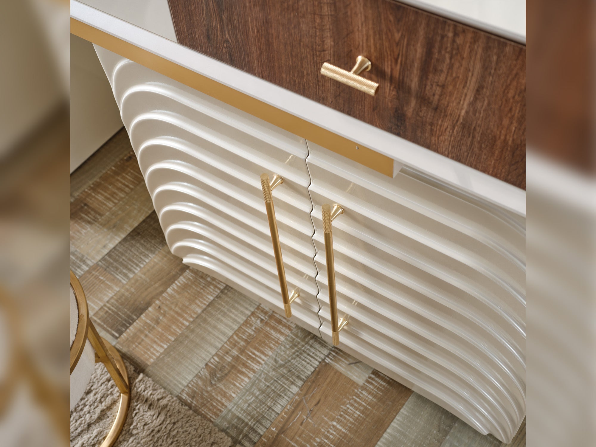 Sidney Bedroom (Queen Frame With Headboard & Dresser With Mirror & Ottoman & 2 Nightstand)