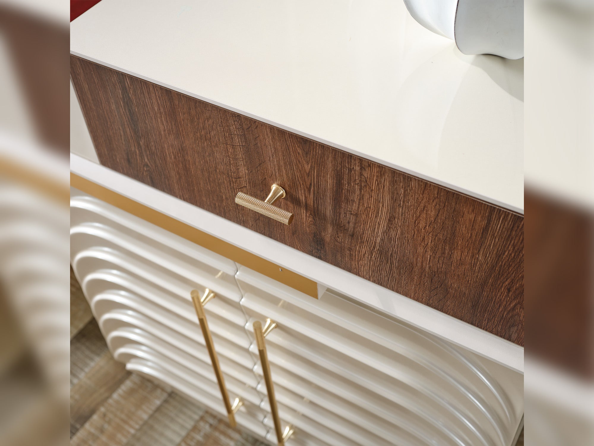 Sidney Bedroom (Queen Frame With Headboard & Dresser With Mirror & Ottoman & 2 Nightstand)