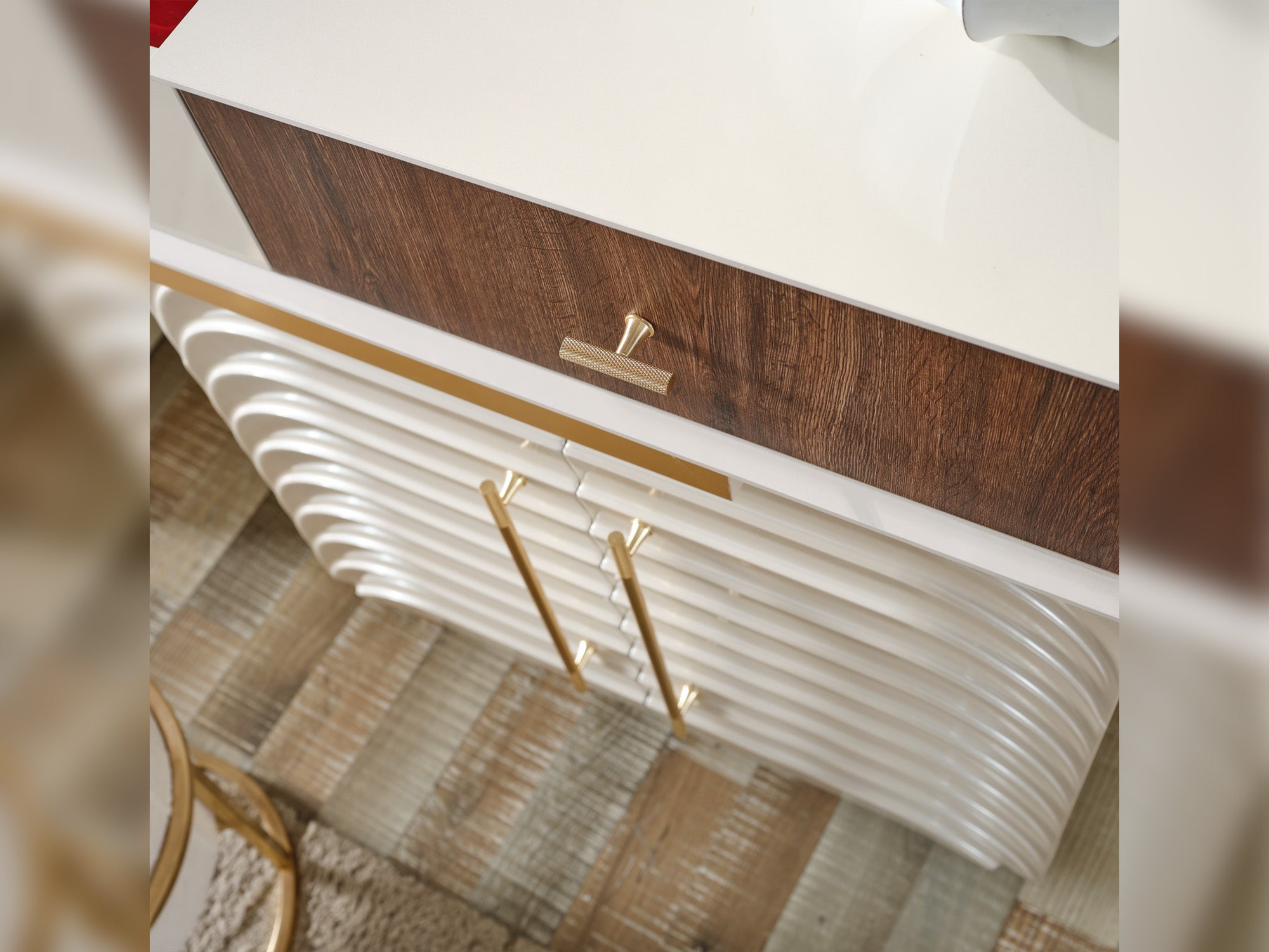 Sidney Bedroom (Queen Frame With Headboard & Dresser With Mirror & Ottoman & 2 Nightstand)