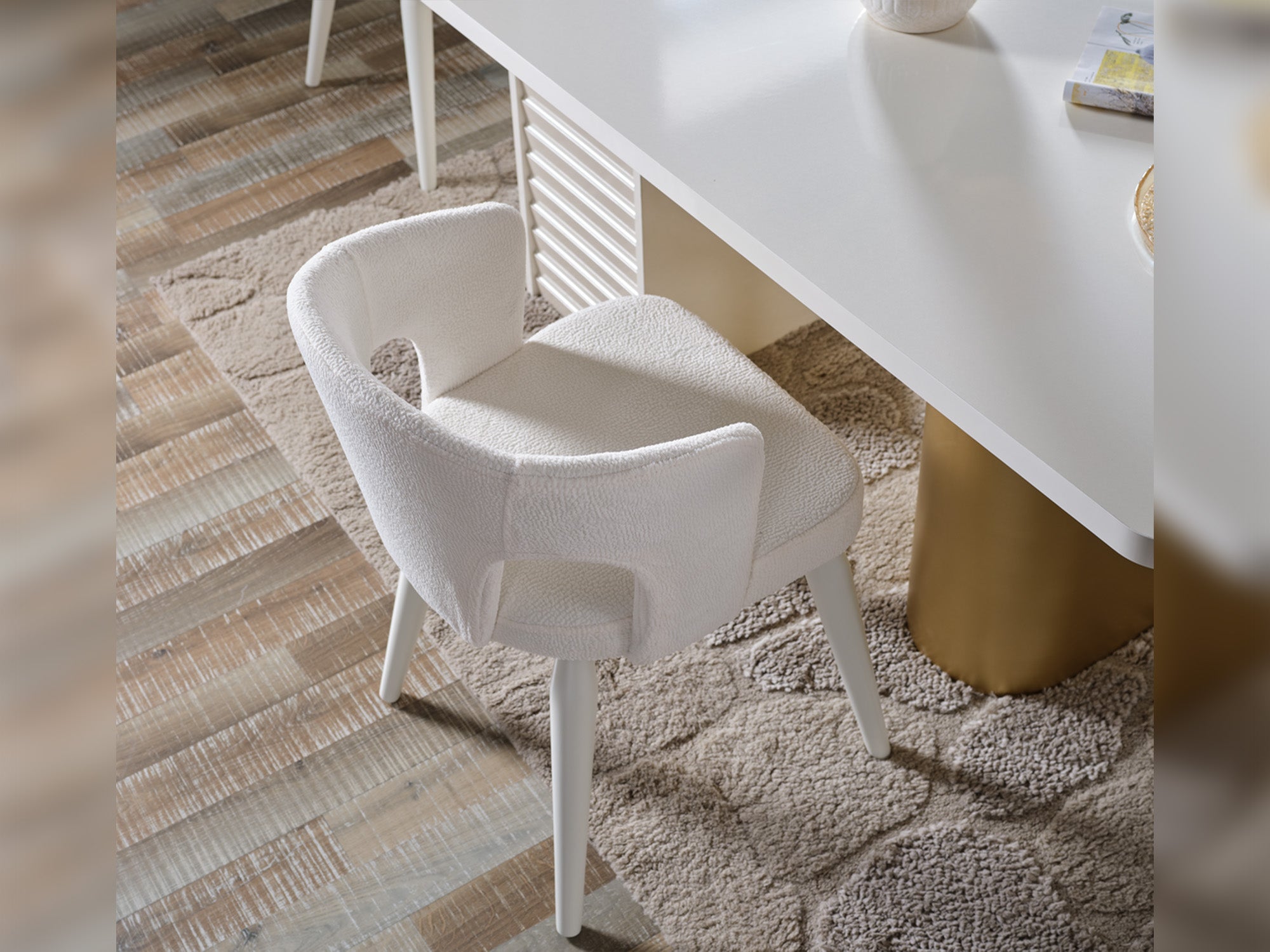 Sidney Diningroom (Consol With Mirror & Dining Table & 6 Dining Chair)