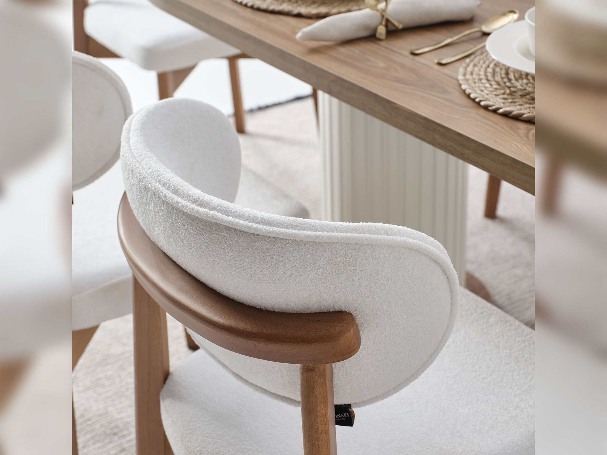 Sofya Diningroom (Consol With Mirror & Dining Table & 6 Dining Chair)