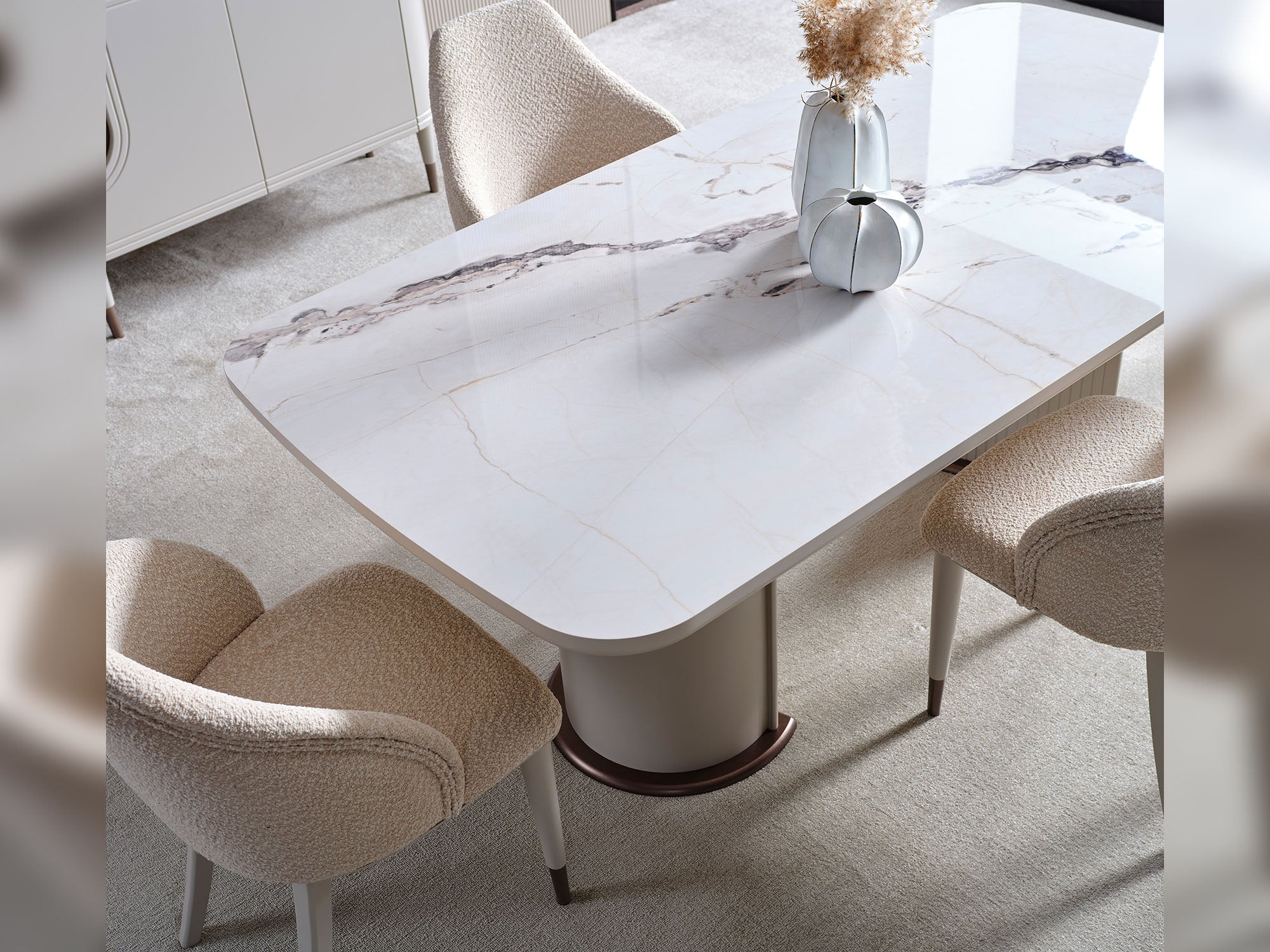 Zelve Dining Table