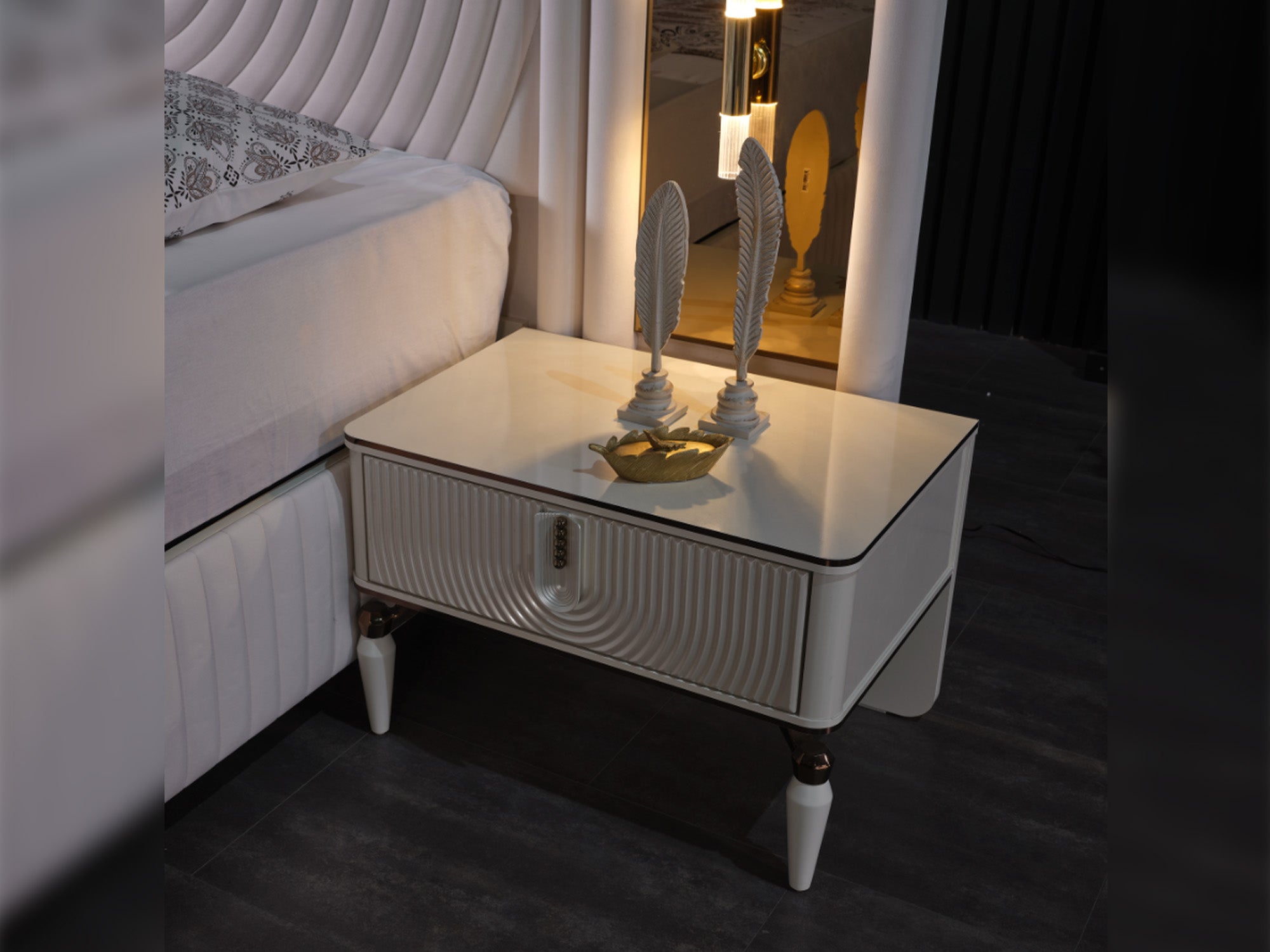 Kuvars Nightstand With Back Part