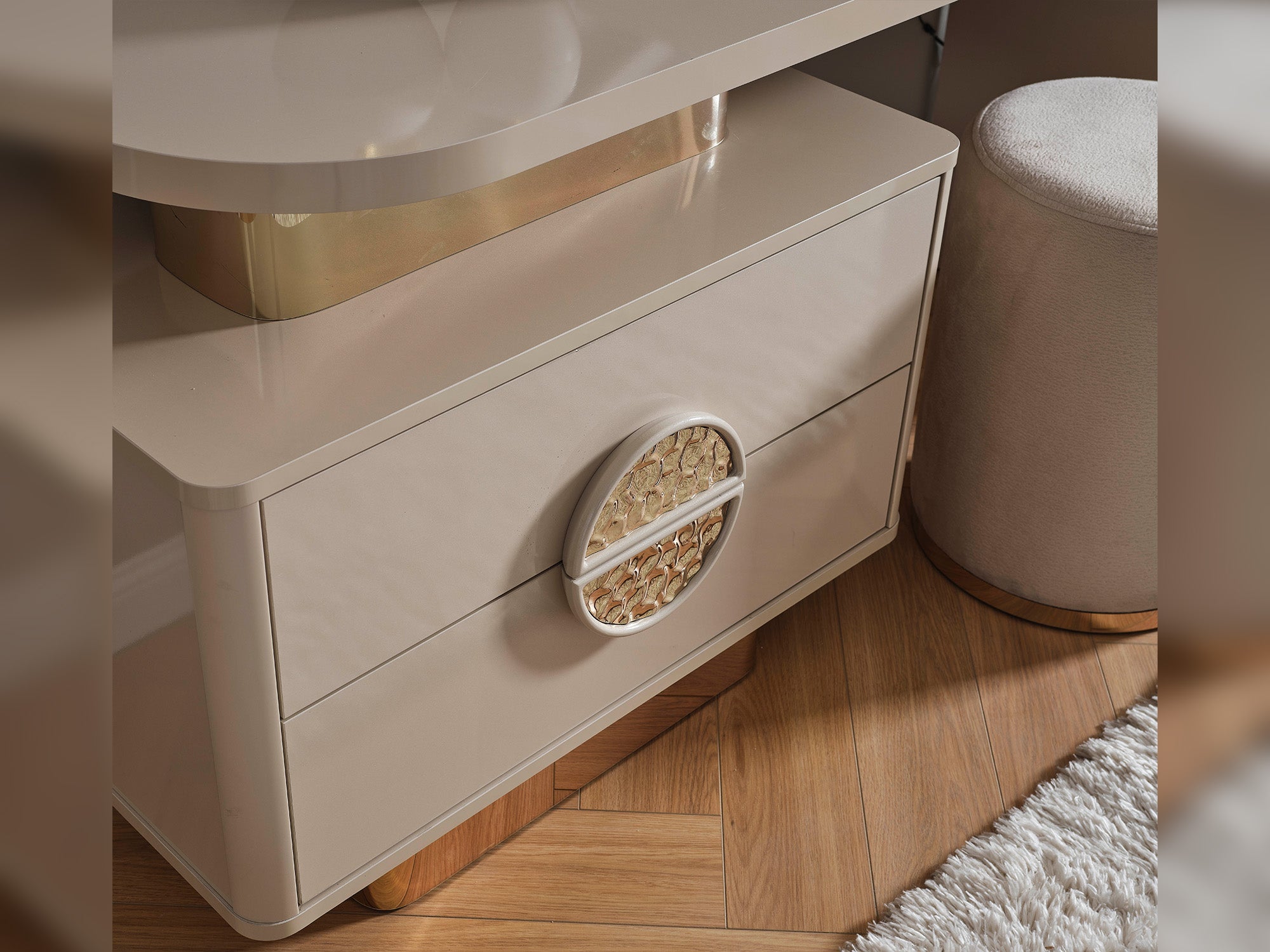 Armoni Elf Bedroom (Queen Frame With Headboard & Dresser With Mirror & Ottoman & 2 Nightstand)