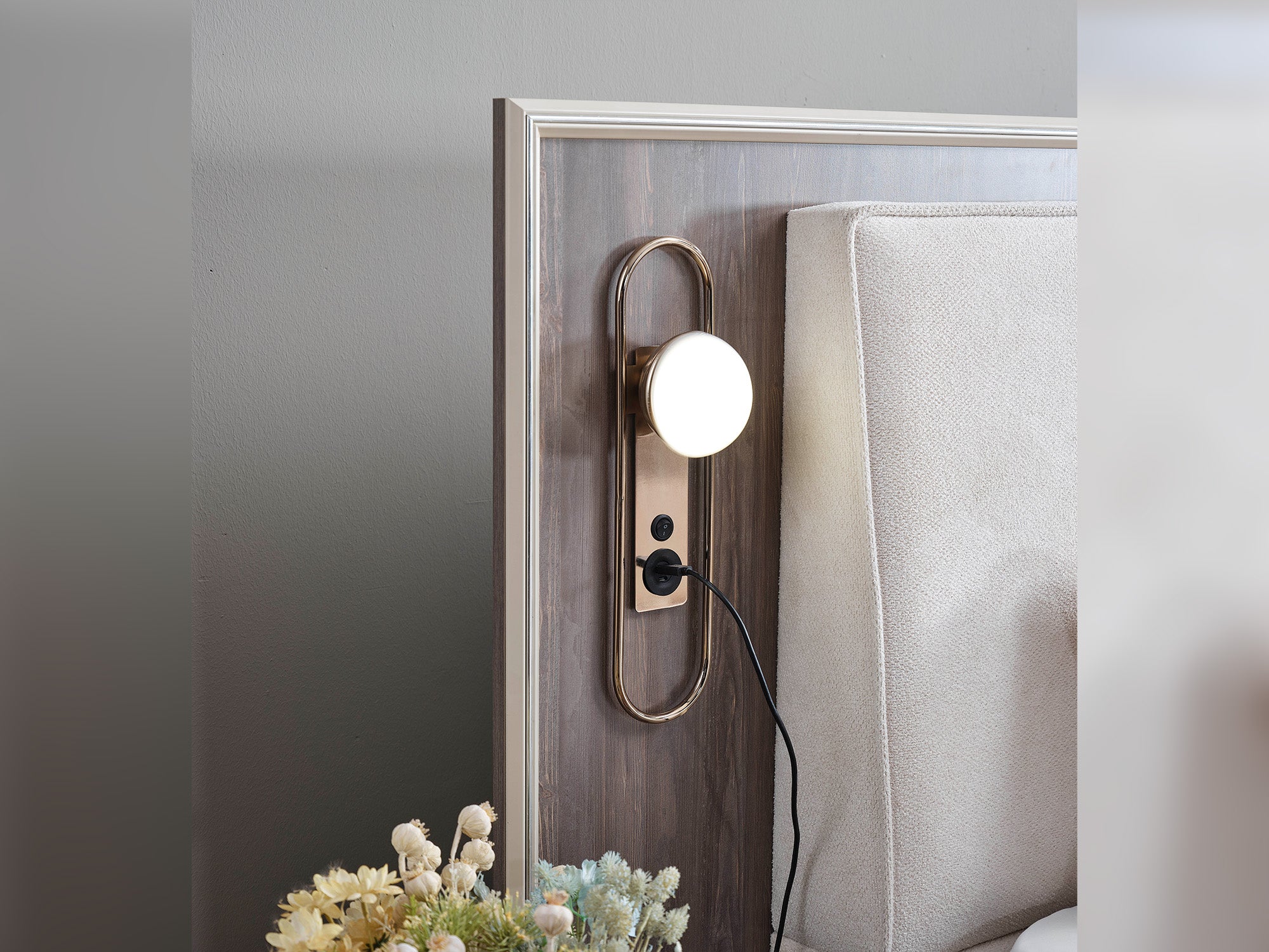 Carmen Bedroom (Queen Frame With Headboard & Dresser With Mirror & Ottoman & 2 Nightstand)