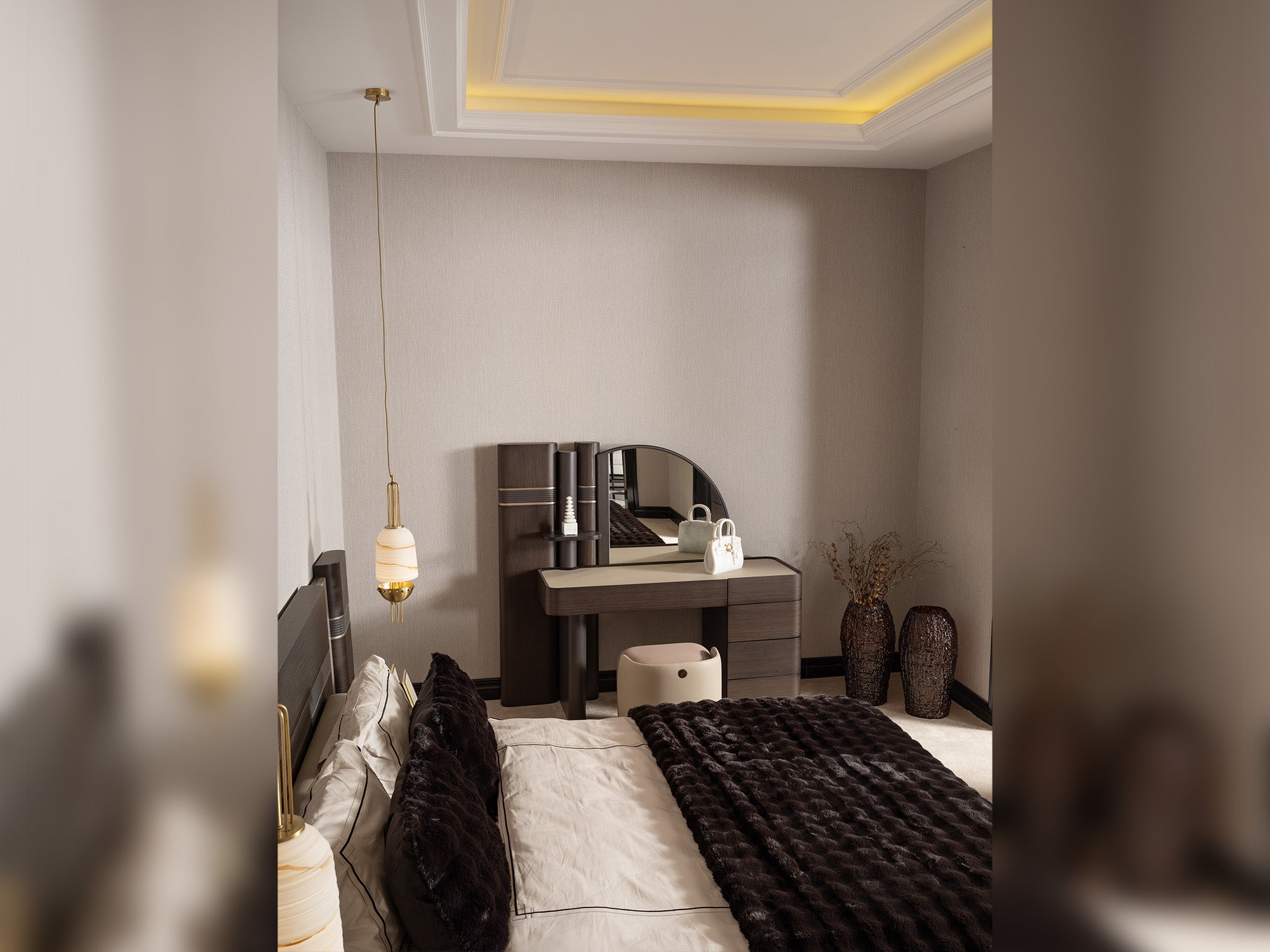 Corte Bedroom (Queen Frame With Headboard & Dresser With Mirror & Ottoman & 2 Nightstand)