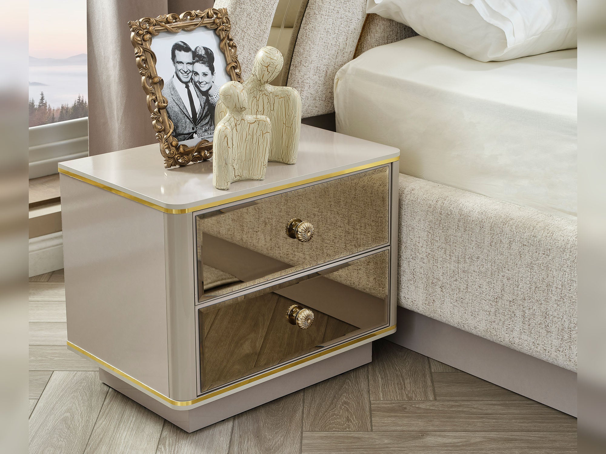 Delux Bedroom (Queen Frame With Headboard & Dresser With Mirror & Ottoman & 2 Nightstand)