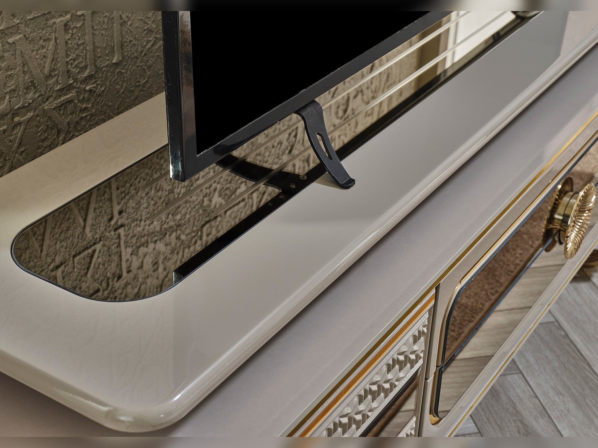 Delux Tv Stand