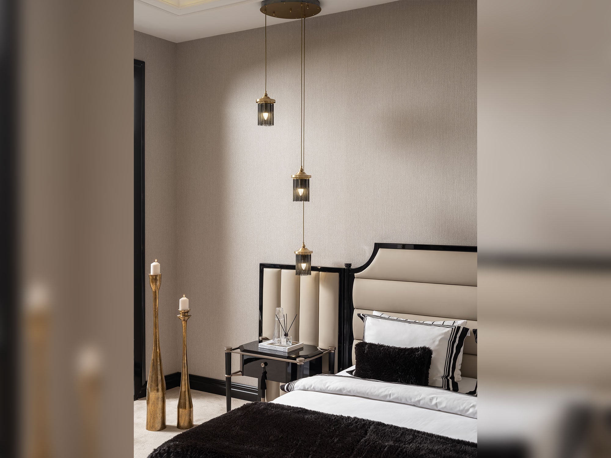 Istanbul Bedroom (Queen Frame With Headboard & Dresser With Mirror & Ottoman & 2 Nightstand & Bench)