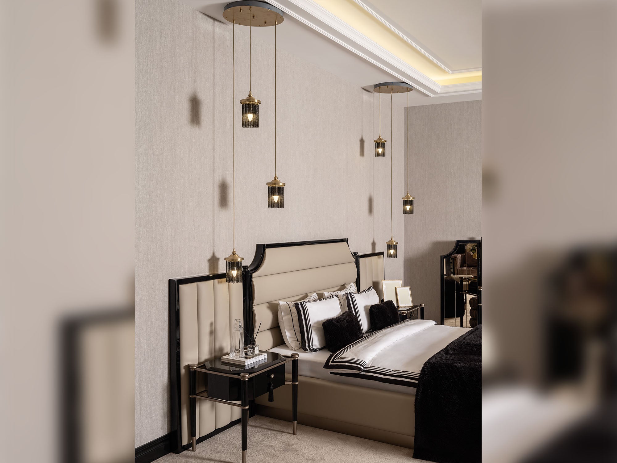Istanbul Bedroom (Queen Frame With Headboard & Dresser With Mirror & Ottoman & 2 Nightstand & Bench)