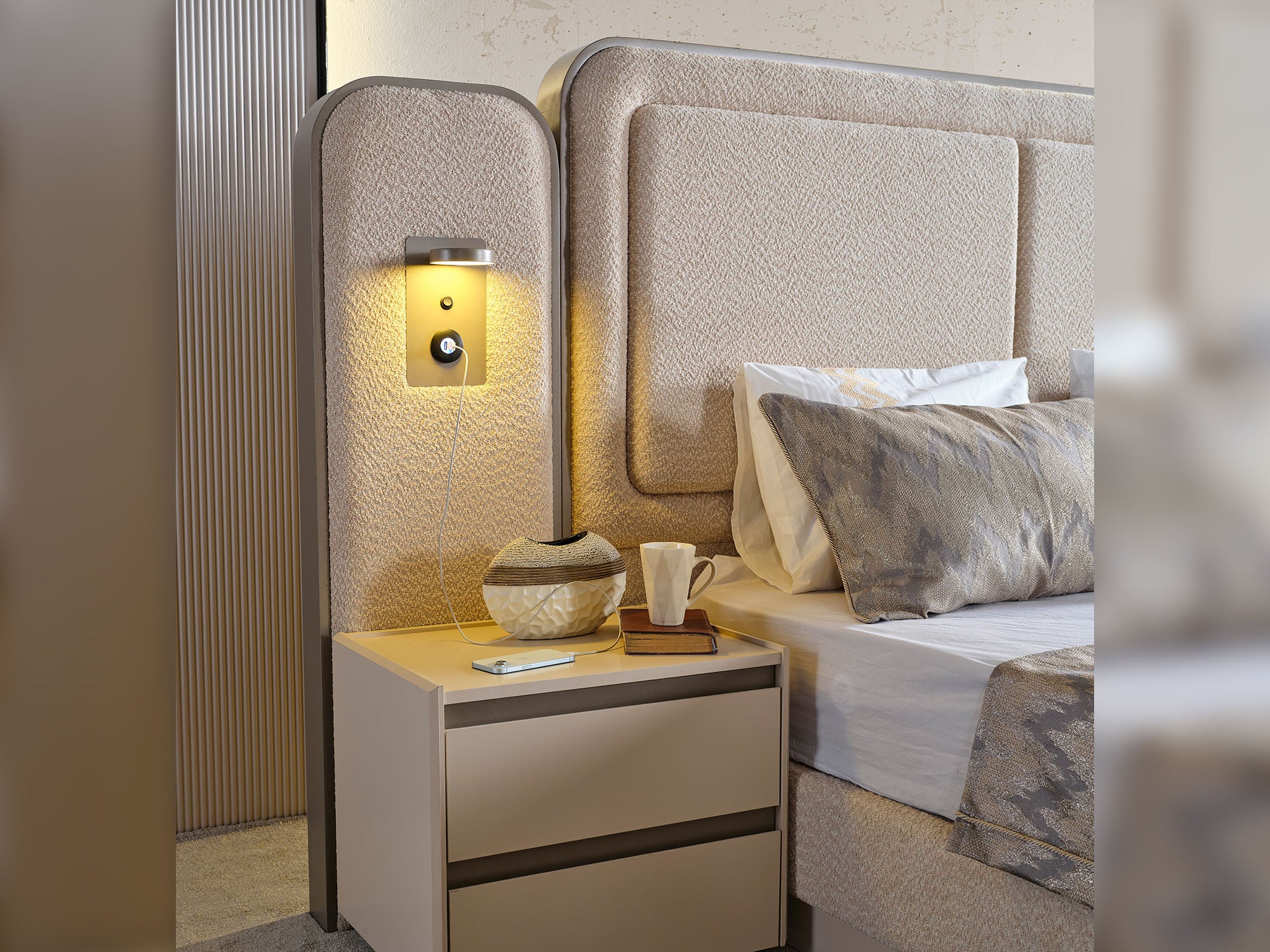 Kapadokya Bedroom (Queen Frame With Headboard & Dresser With Mirror & Ottoman & 2 Nightstand)