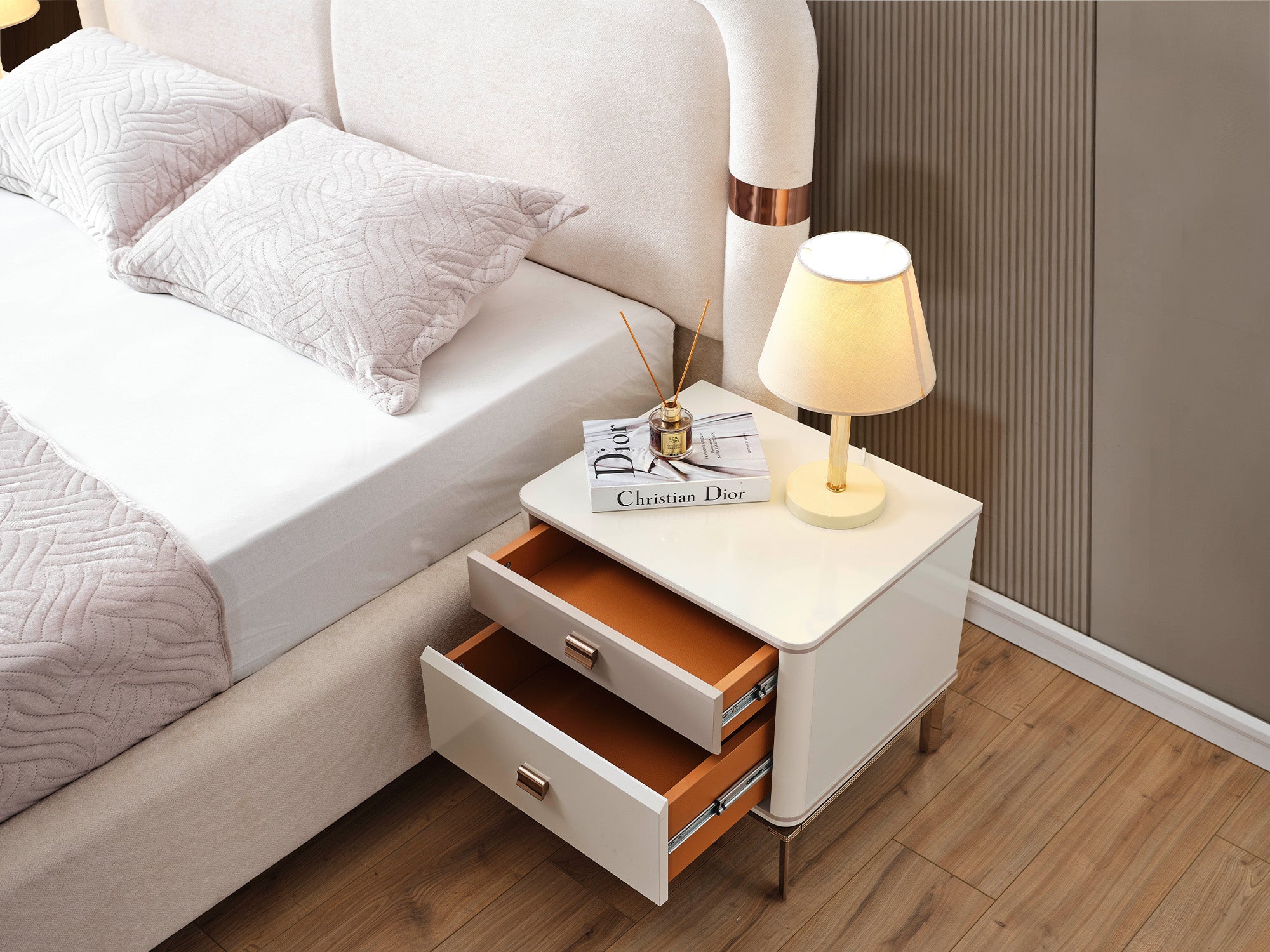 Law Bedroom (Queen Frame With Headboard & Dresser With Mirror & Ottoman & 2 Nightstand)