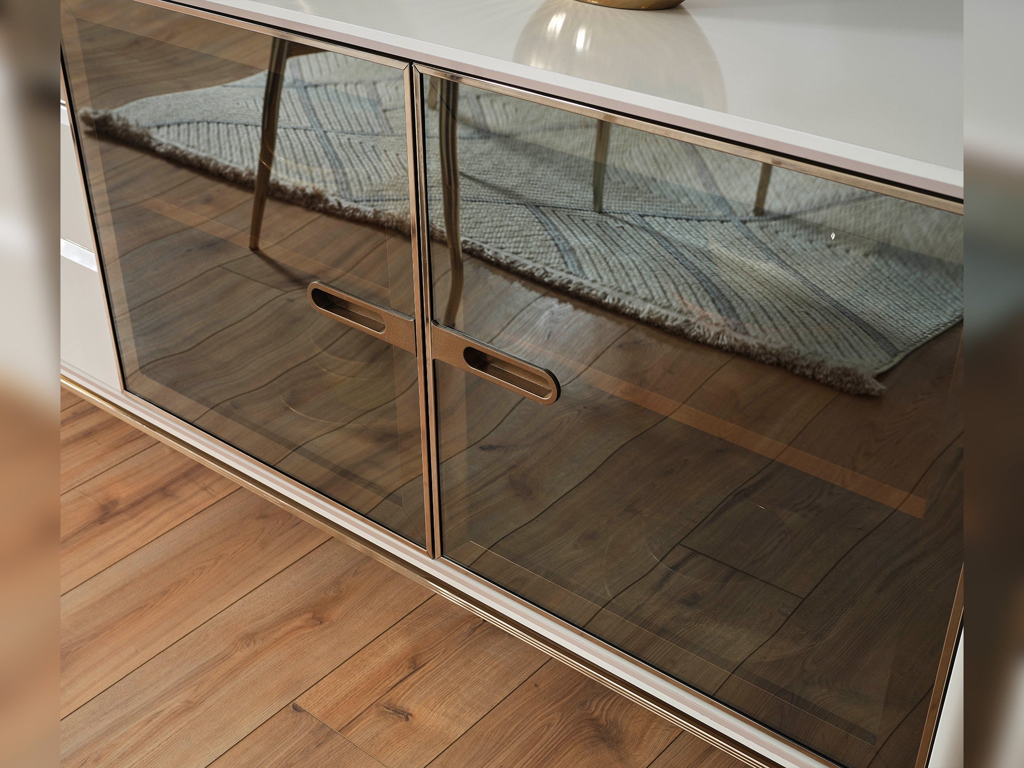 Law Diningroom (Consol With Mirror & Dining Table & 6 Dining Chair)