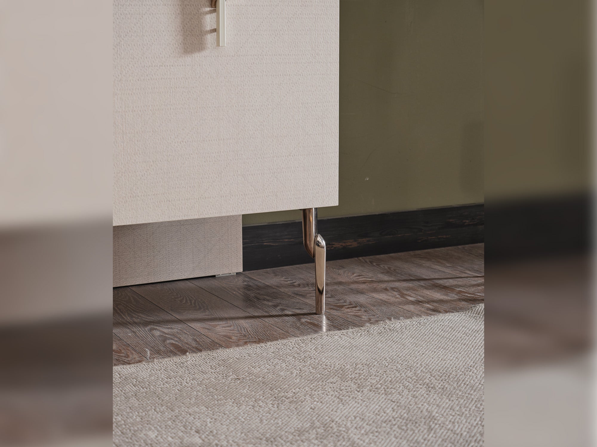 Lugano Bedroom (Queen Frame With Headboard & Dresser With Mirror & Ottoman & 2 Nightstand)