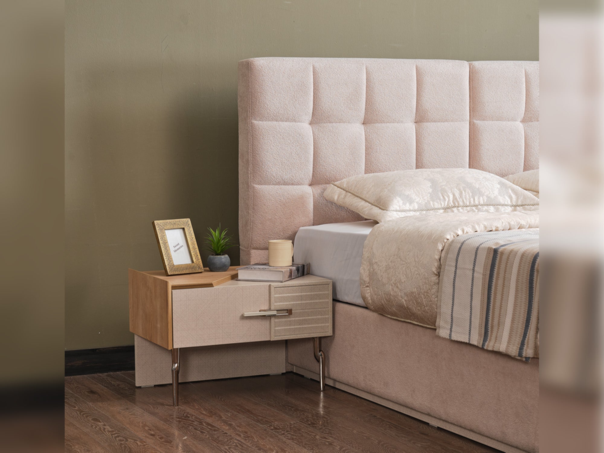 Lugano Bedroom (Queen Frame With Headboard & Dresser With Mirror & Ottoman & 2 Nightstand)
