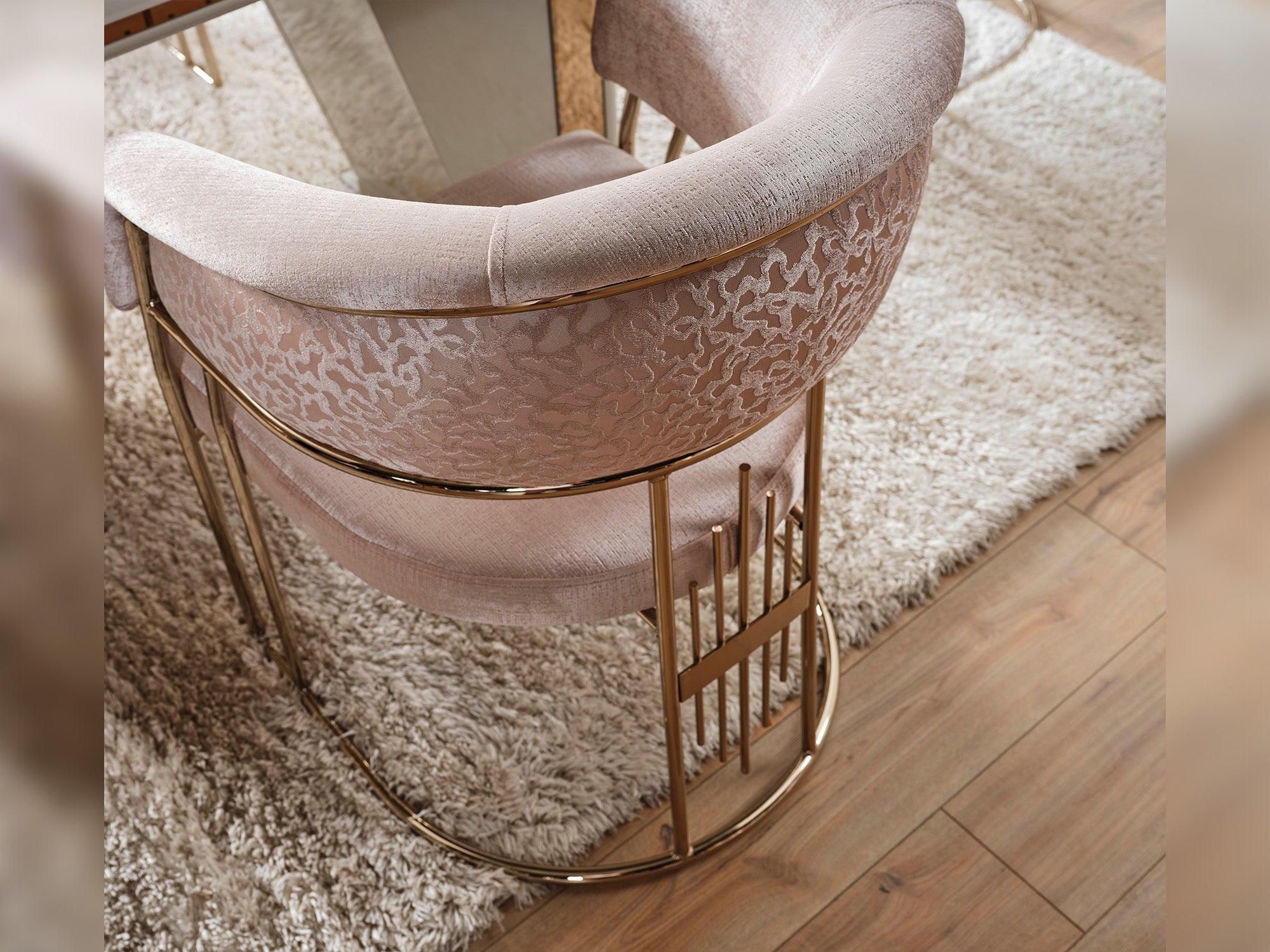 Lumina Diningroom (Consol With Mirror & Dining Table & 6 Dining Chair)