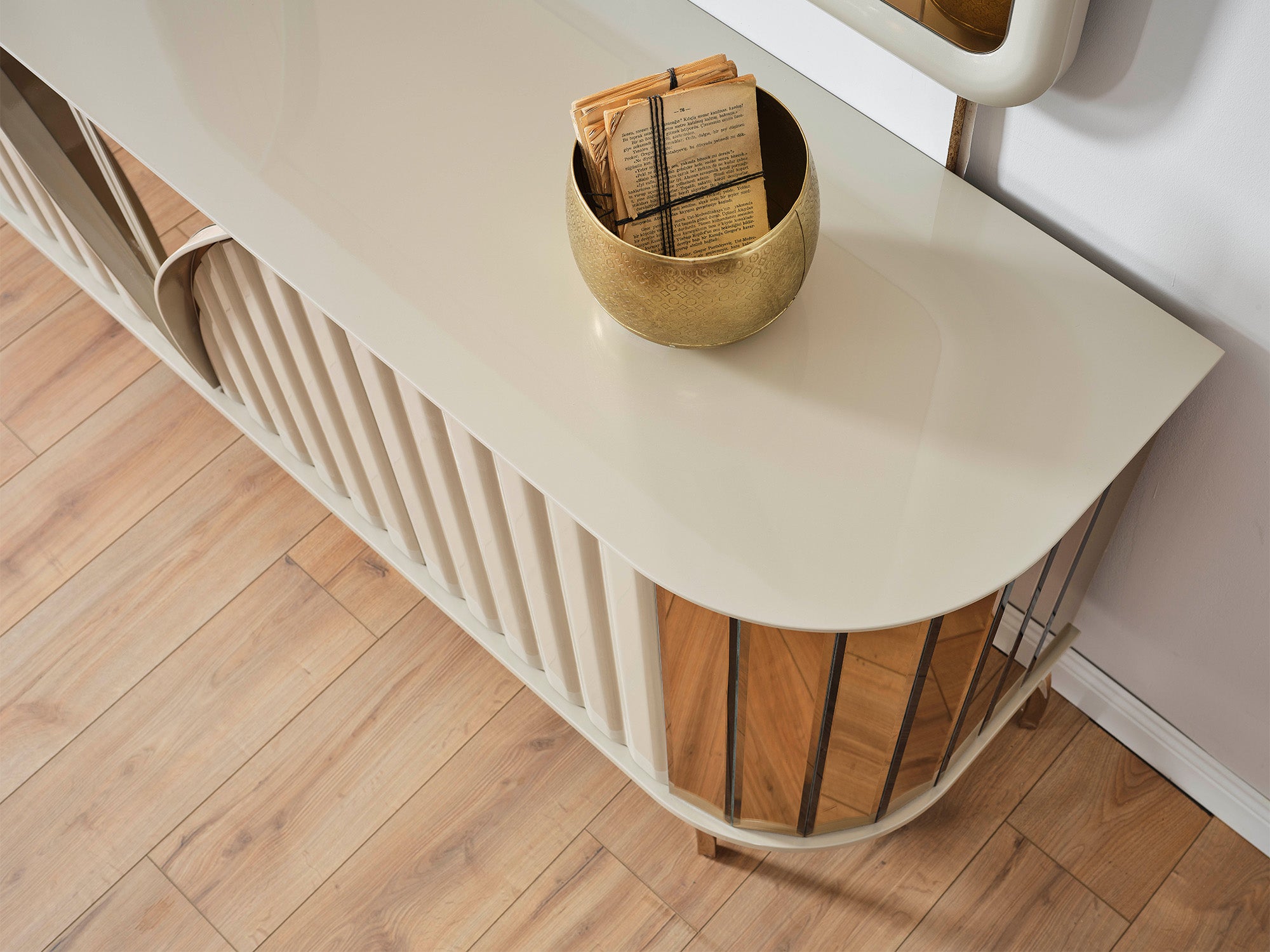 Lumina Diningroom (Consol With Mirror & Dining Table & 6 Dining Chair)