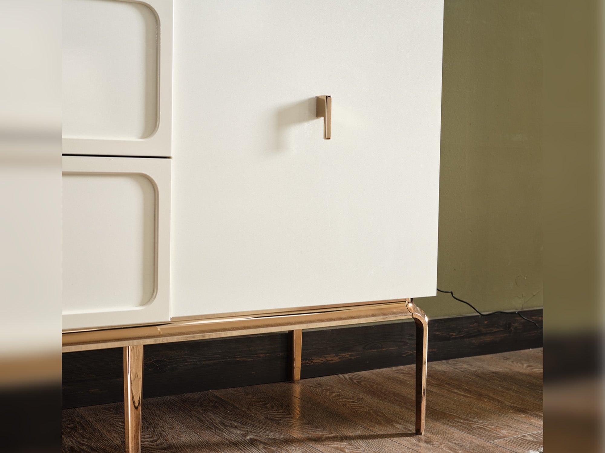 Pamukkale Bedroom (Queen Frame With Headboard & Dresser With Mirror & Ottoman & 2 Nightstand)