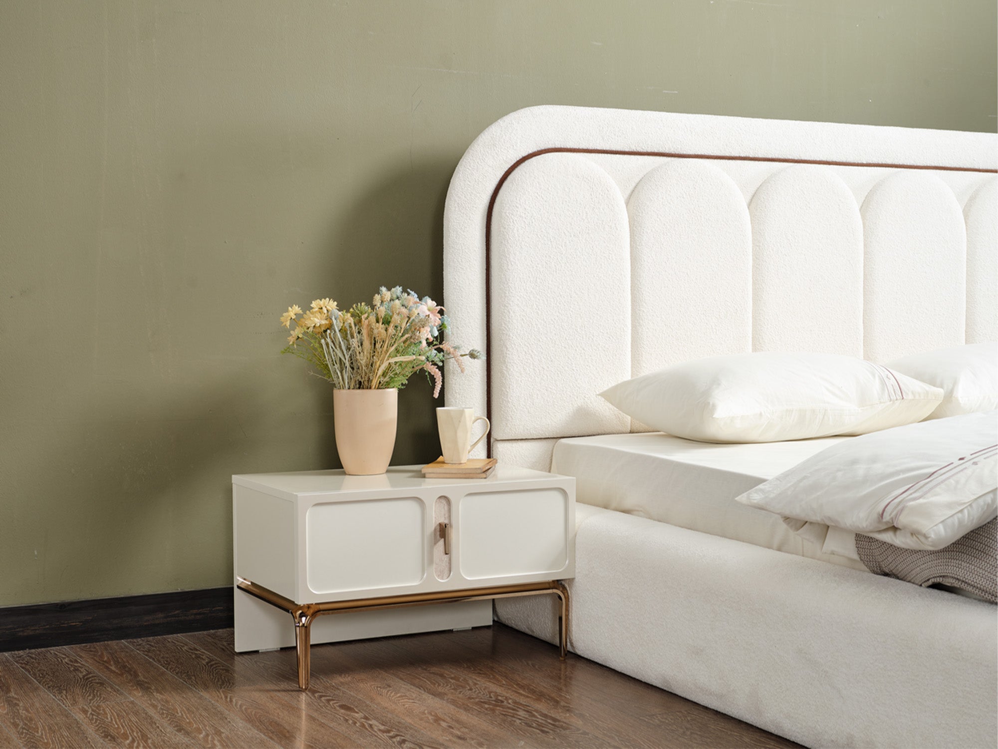 Pamukkale Bedroom (Queen Frame With Headboard & Dresser With Mirror & Ottoman & 2 Nightstand)