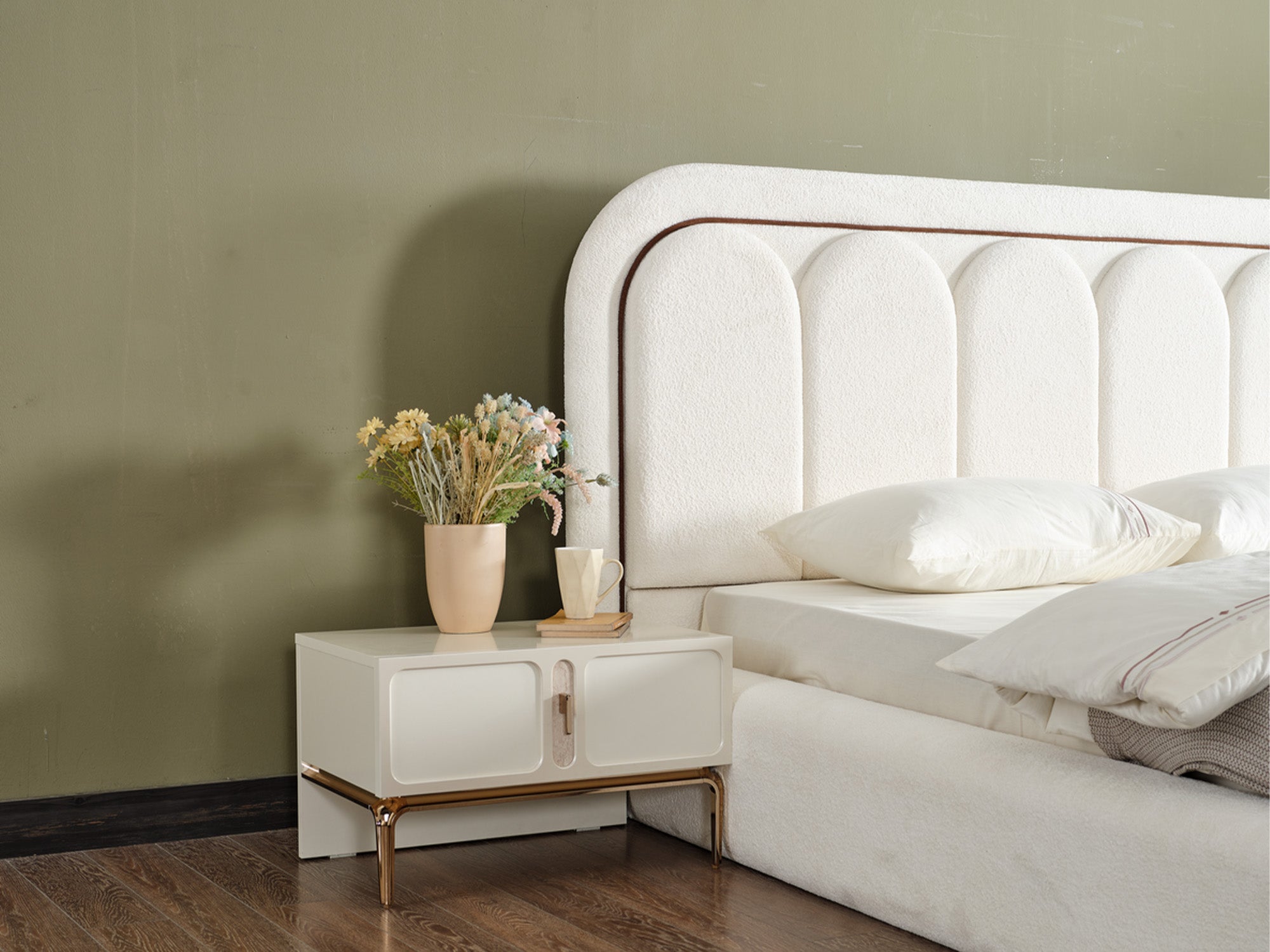 Pamukkale Bedroom (Queen Frame With Headboard & Dresser With Mirror & Ottoman & 2 Nightstand)