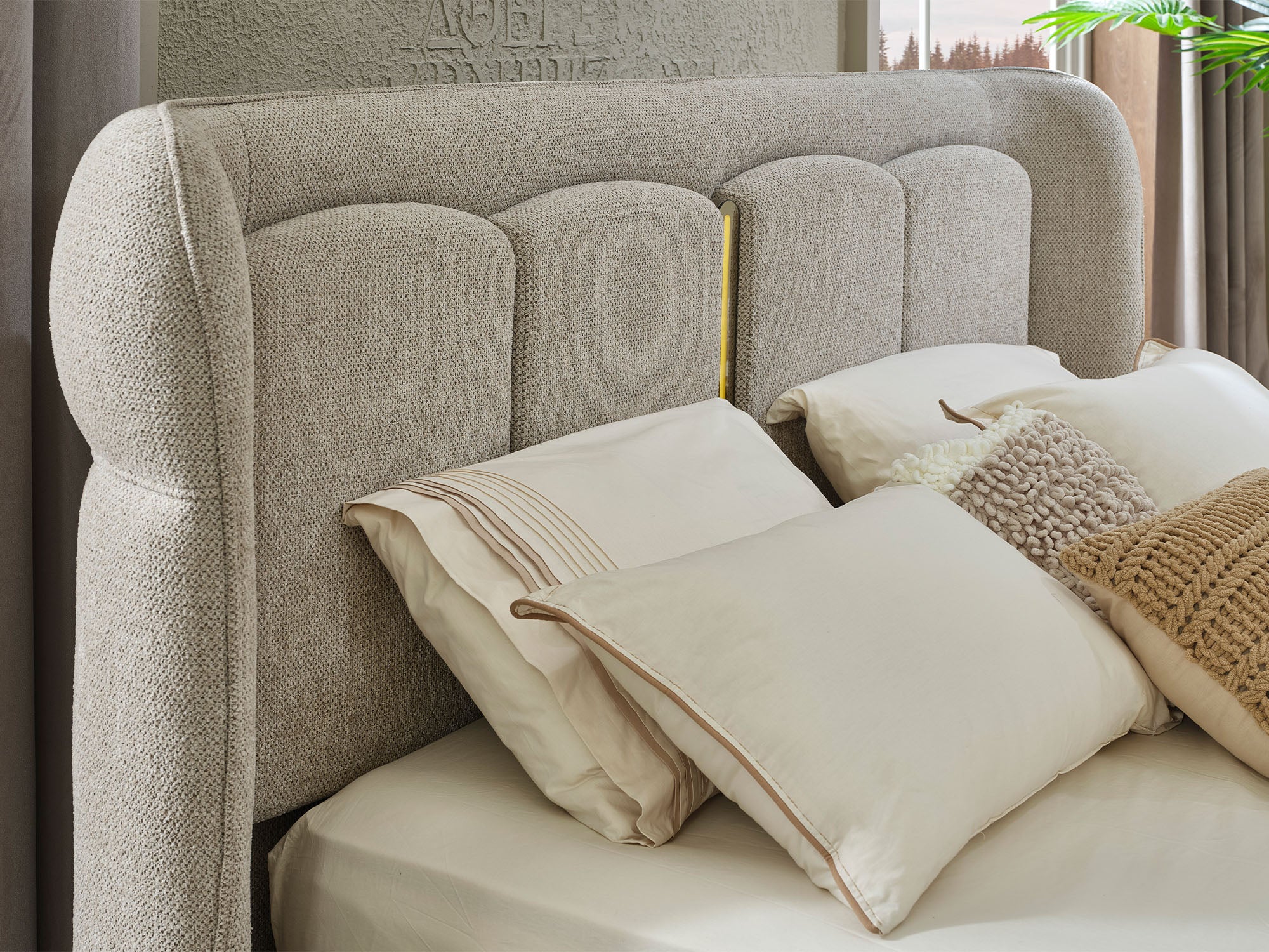 Prag Max Bedroom (Queen Frame With Headboard & Dresser With Mirror & Ottoman & 2 Nightstand)