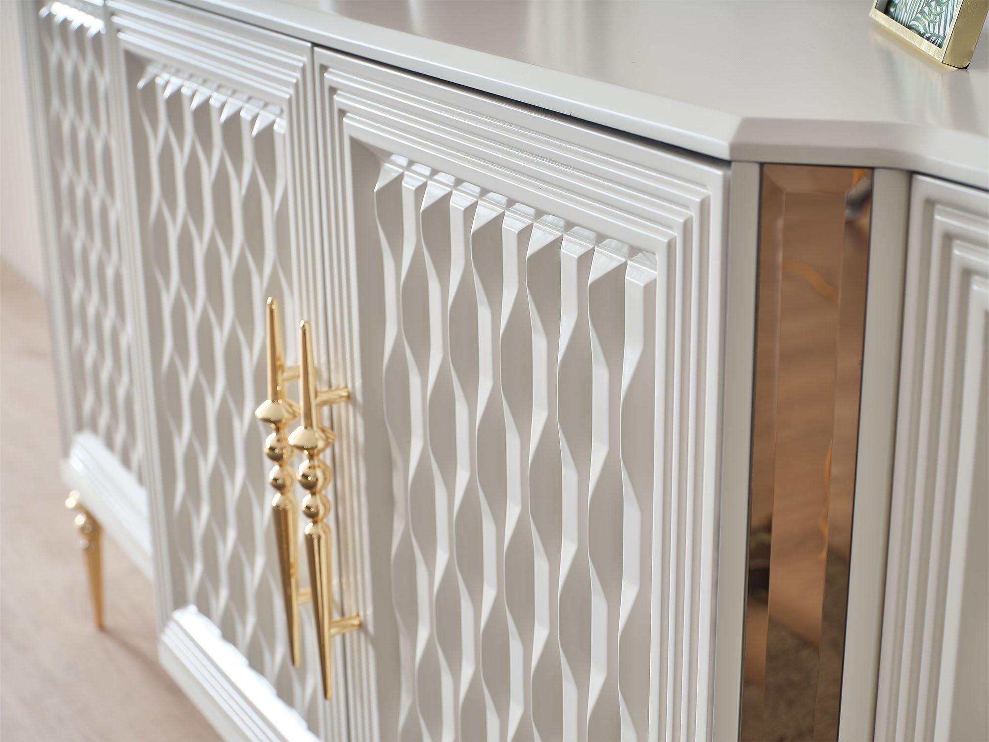 Quatro Consol With Mirror