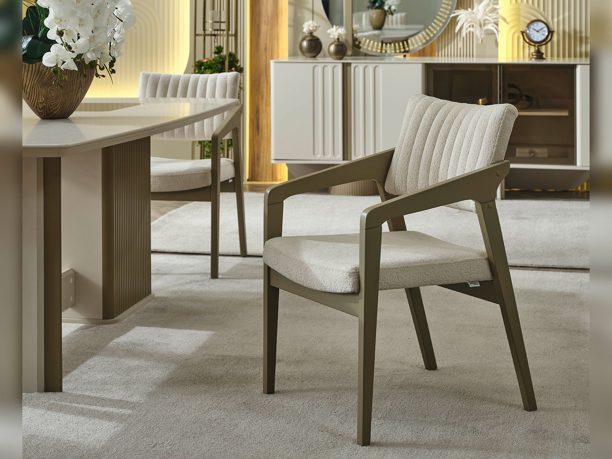 Verona Diningroom (Consol With Mirror & Dining Table & 6 Dining Chair)